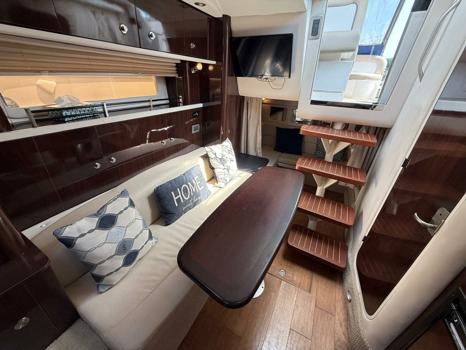 2015 Sea Ray 330 Sundancer - Photo 60