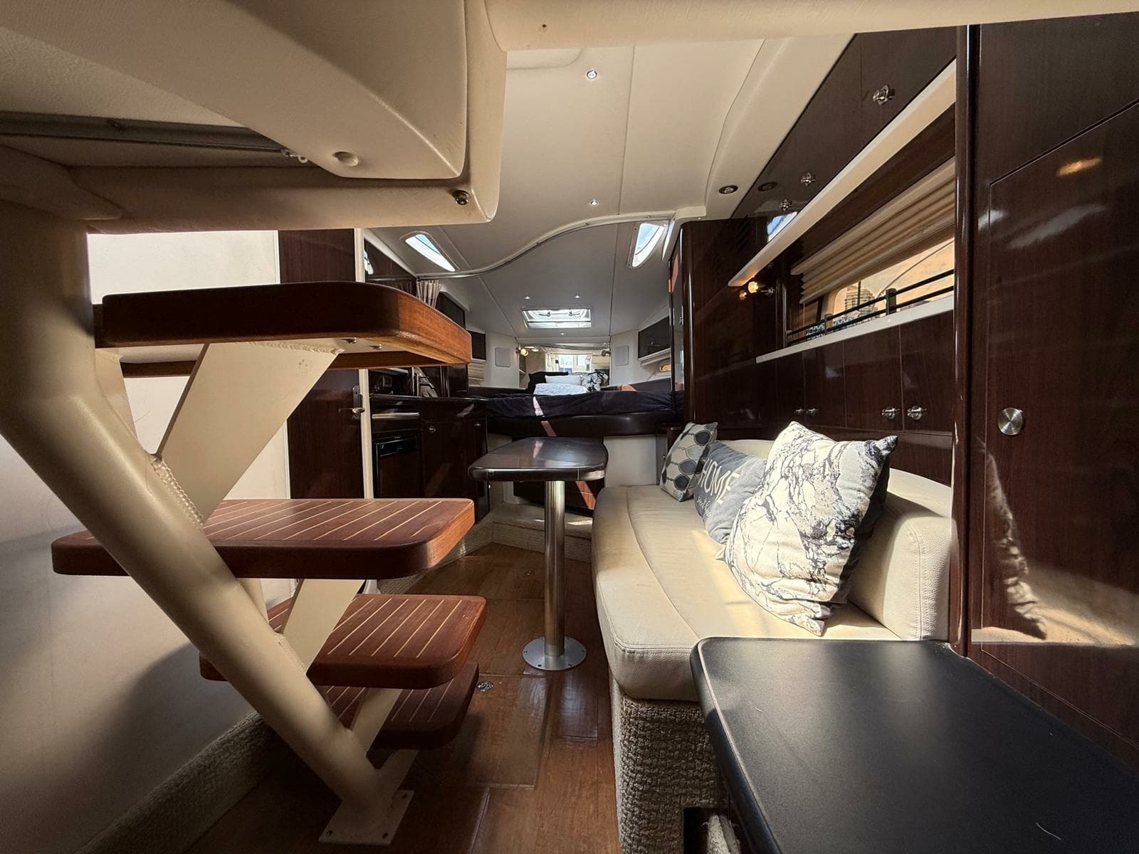 2015 Sea Ray 330 Sundancer - Photo 66