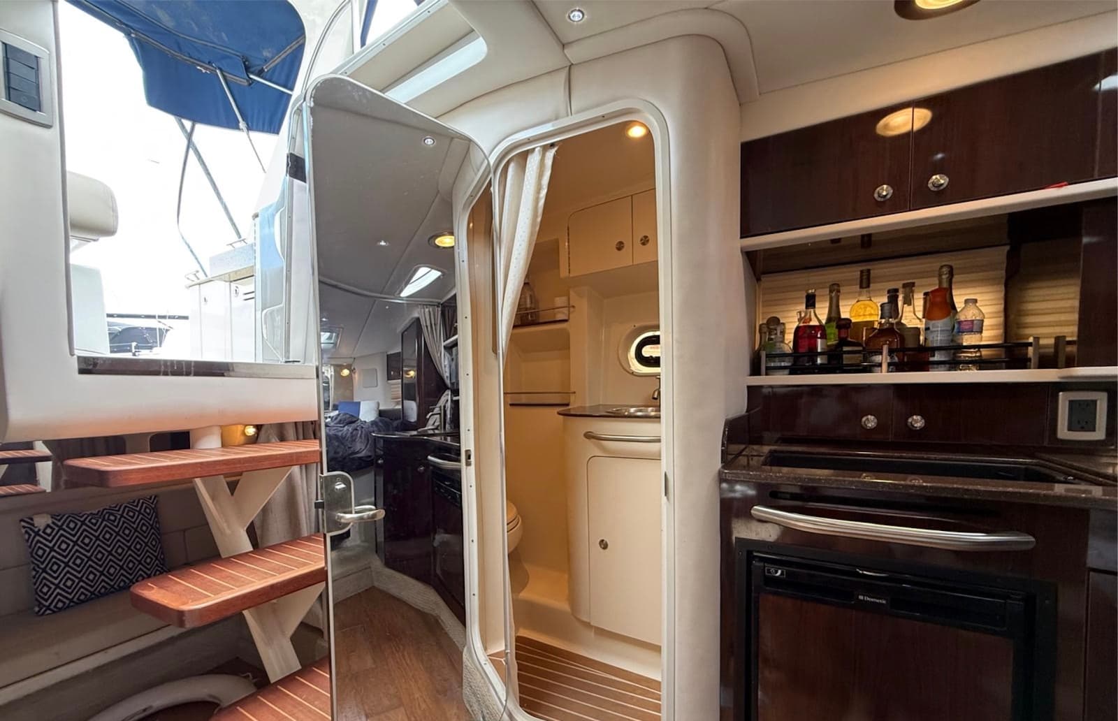 2015 Sea Ray 330 Sundancer - Photo 55