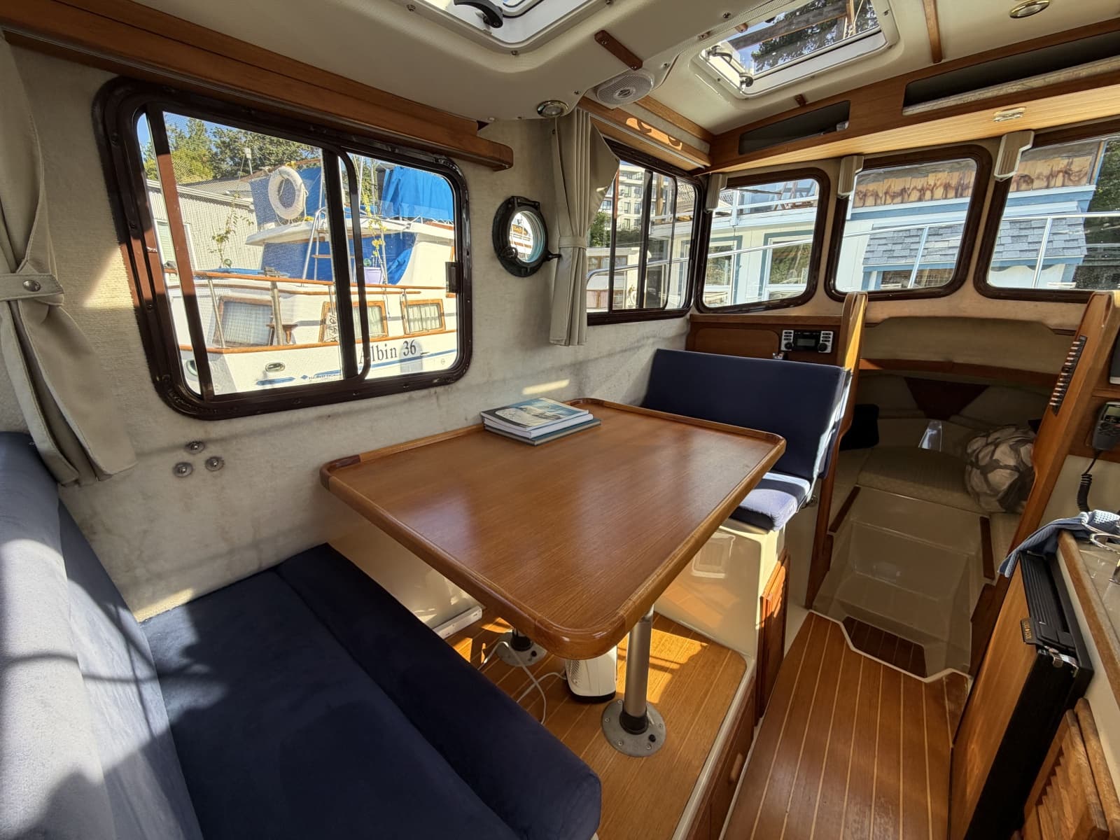 2010 Ranger Tugs R-25 - Photo 14