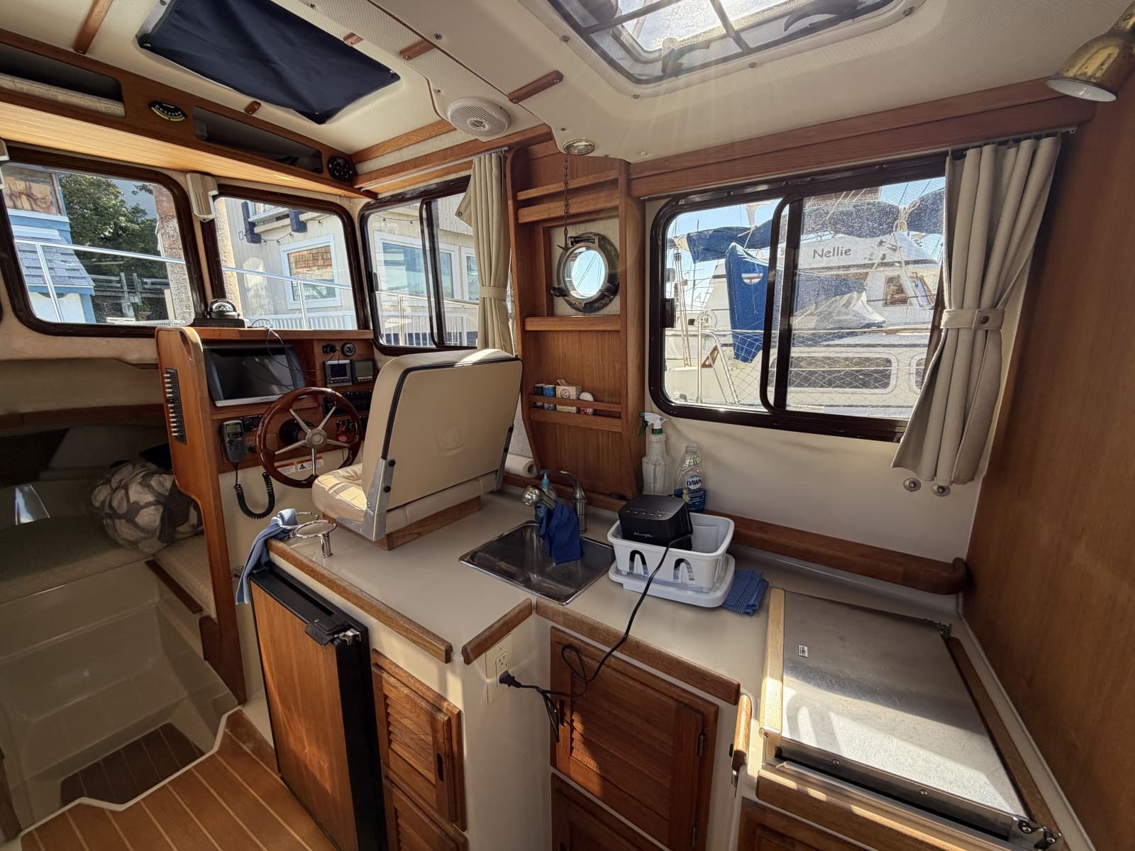 2010 Ranger Tugs R-25 - Photo 15