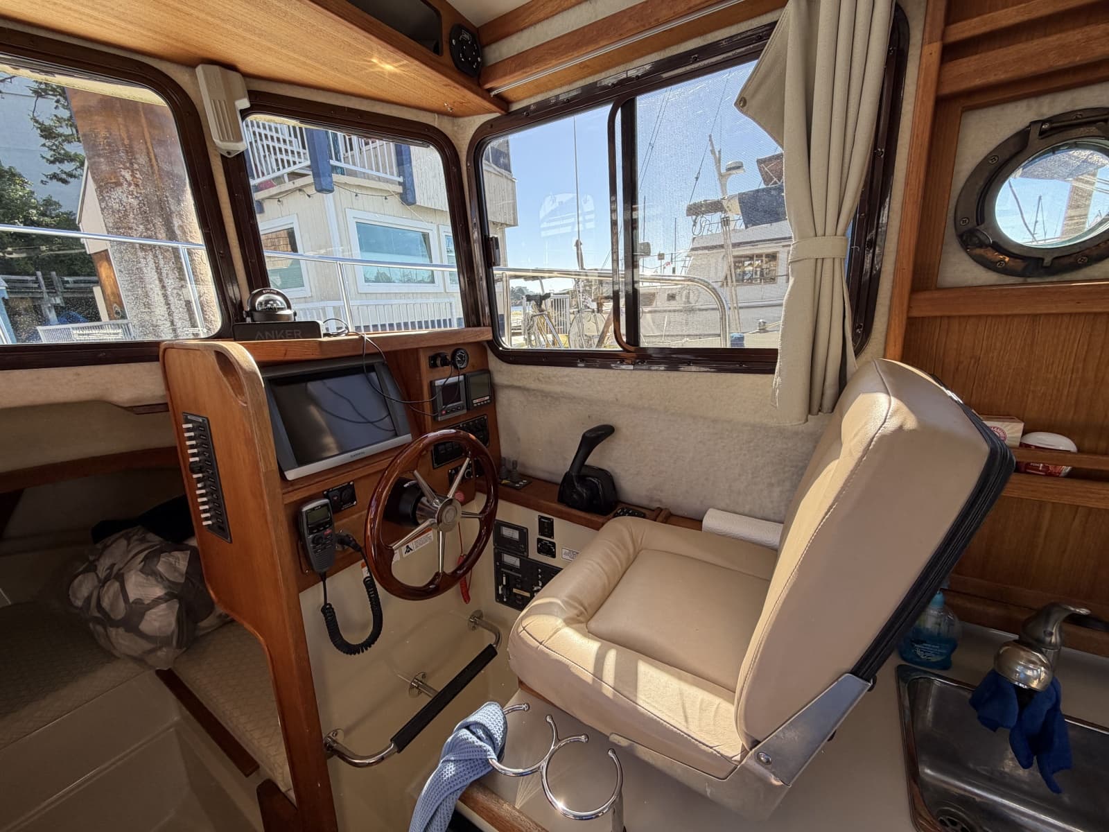 2010 Ranger Tugs R-25 - Photo 22