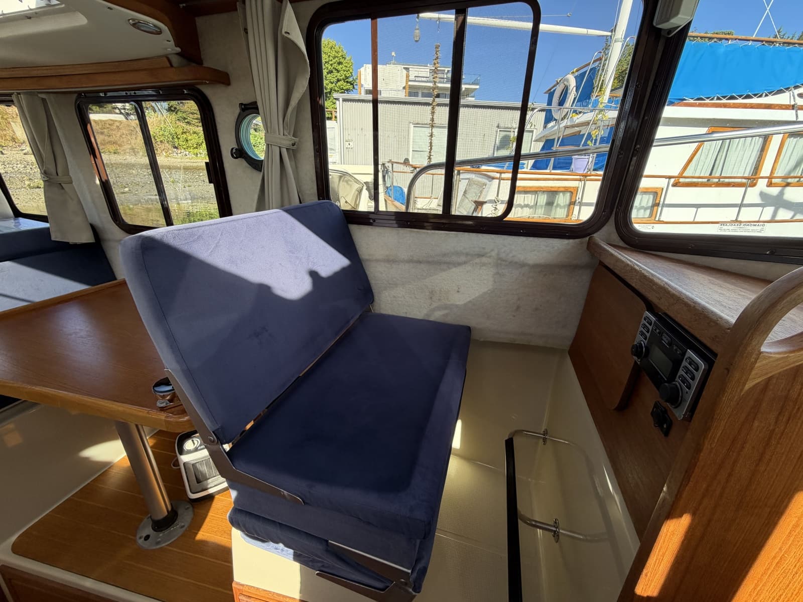 2010 Ranger Tugs R-25 - Photo 30