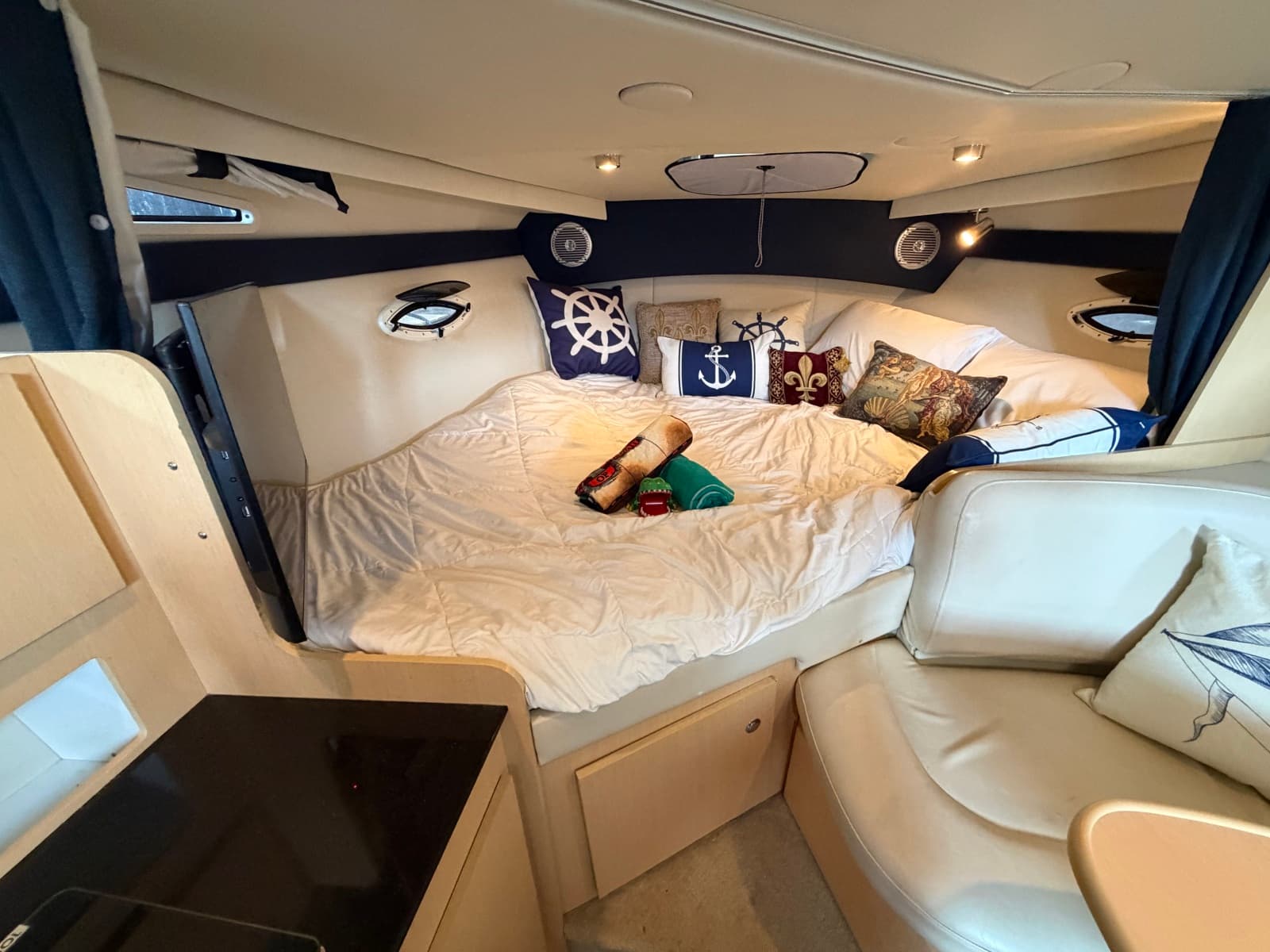 2012 Bayliner 315 SB - Photo 15