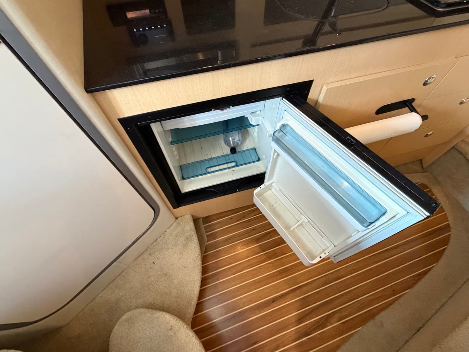 2012 Bayliner 315 SB - Photo 18