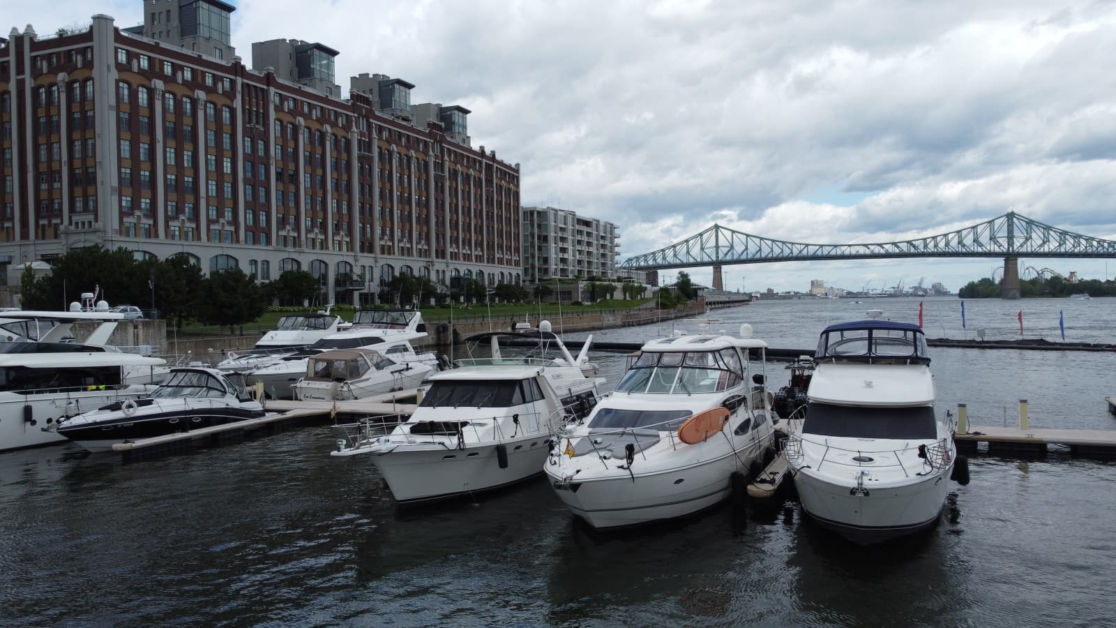2007 Cruisers Yachts 455 - Photo 2