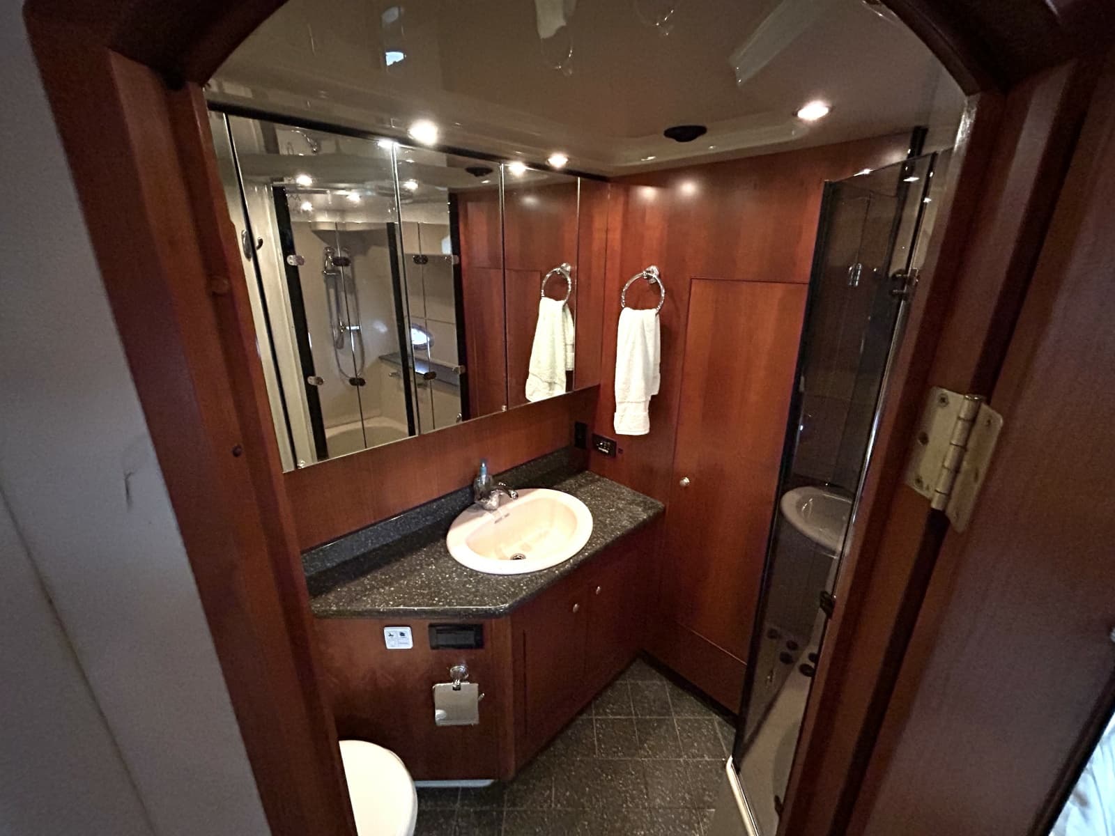 2007 Cruisers Yachts 455 - Photo 42