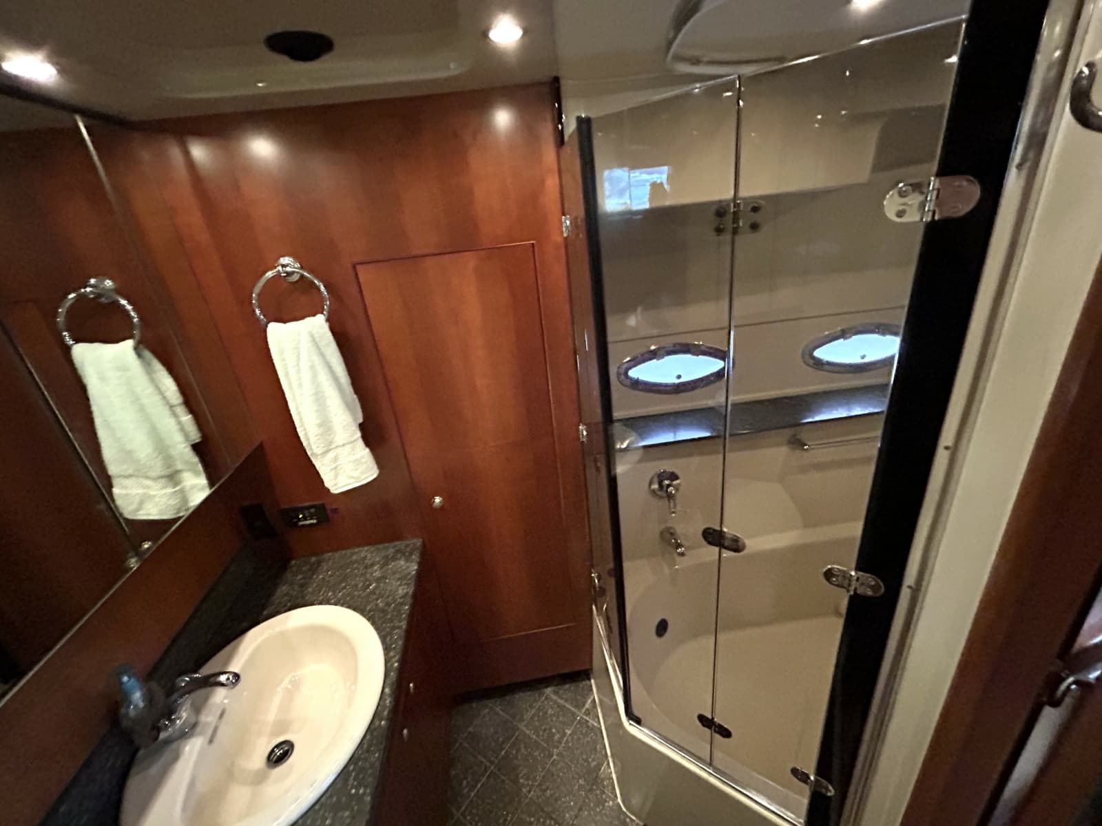 2007 Cruisers Yachts 455 - Photo 43