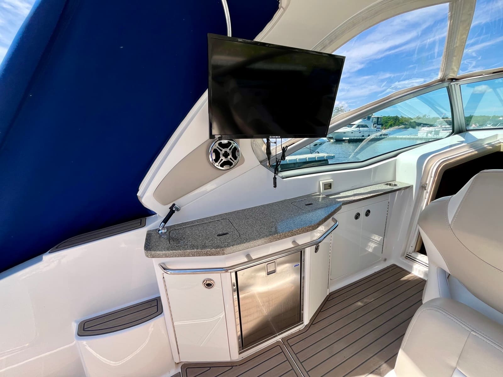 2012 Chaparral 330 Signature - Photo 14