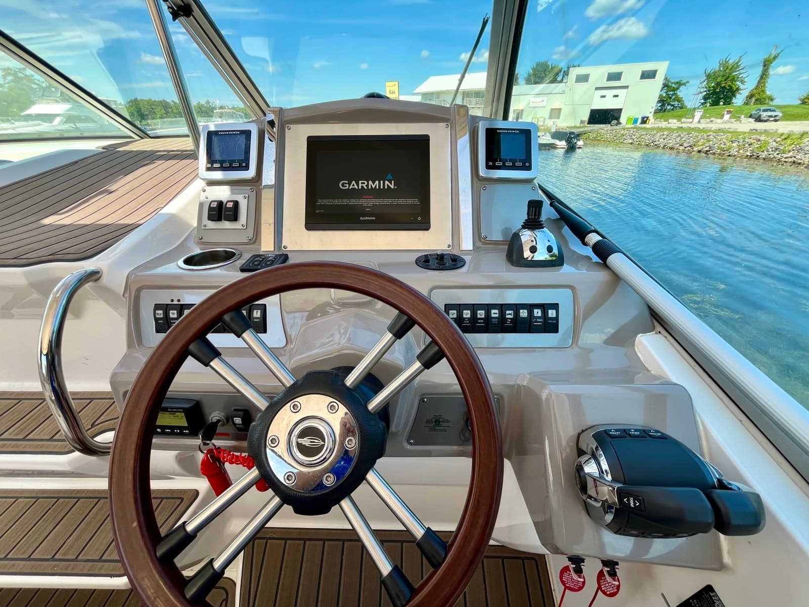 2012 Chaparral 330 Signature - Photo 21