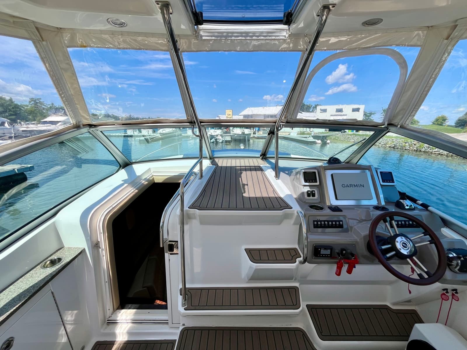 2012 Chaparral 330 Signature - Photo 23