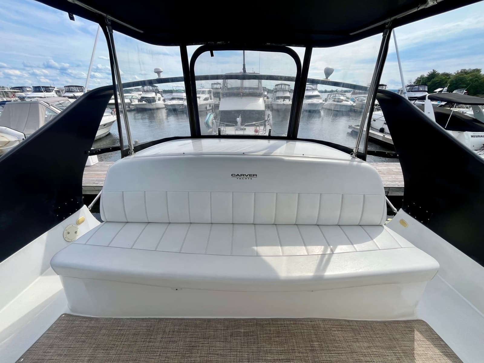 1999 Carver 350 Mariner - Photo 33