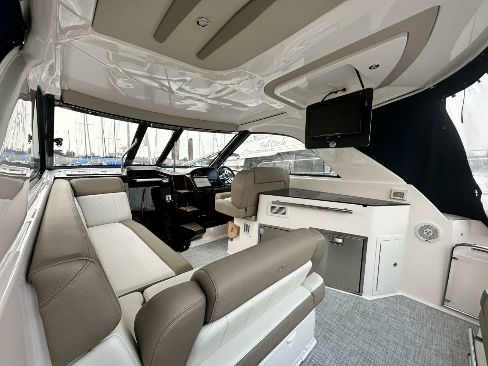 2014 Regal 35 Sport Coupe - Photo 11