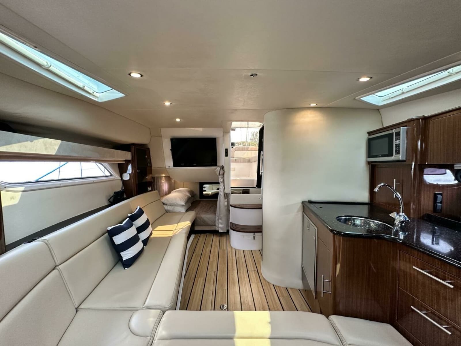2014 Regal 35 Sport Coupe - Photo 32