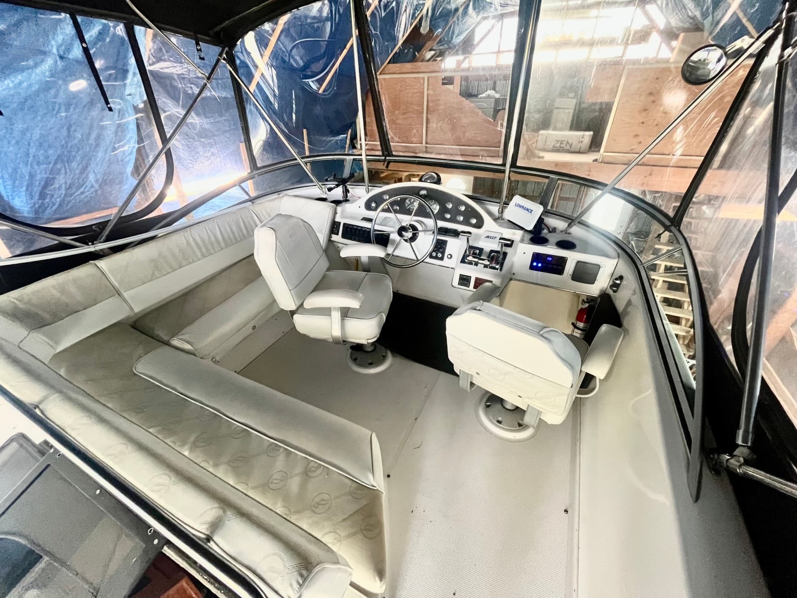 1995 Bayliner 3587 - Photo 10