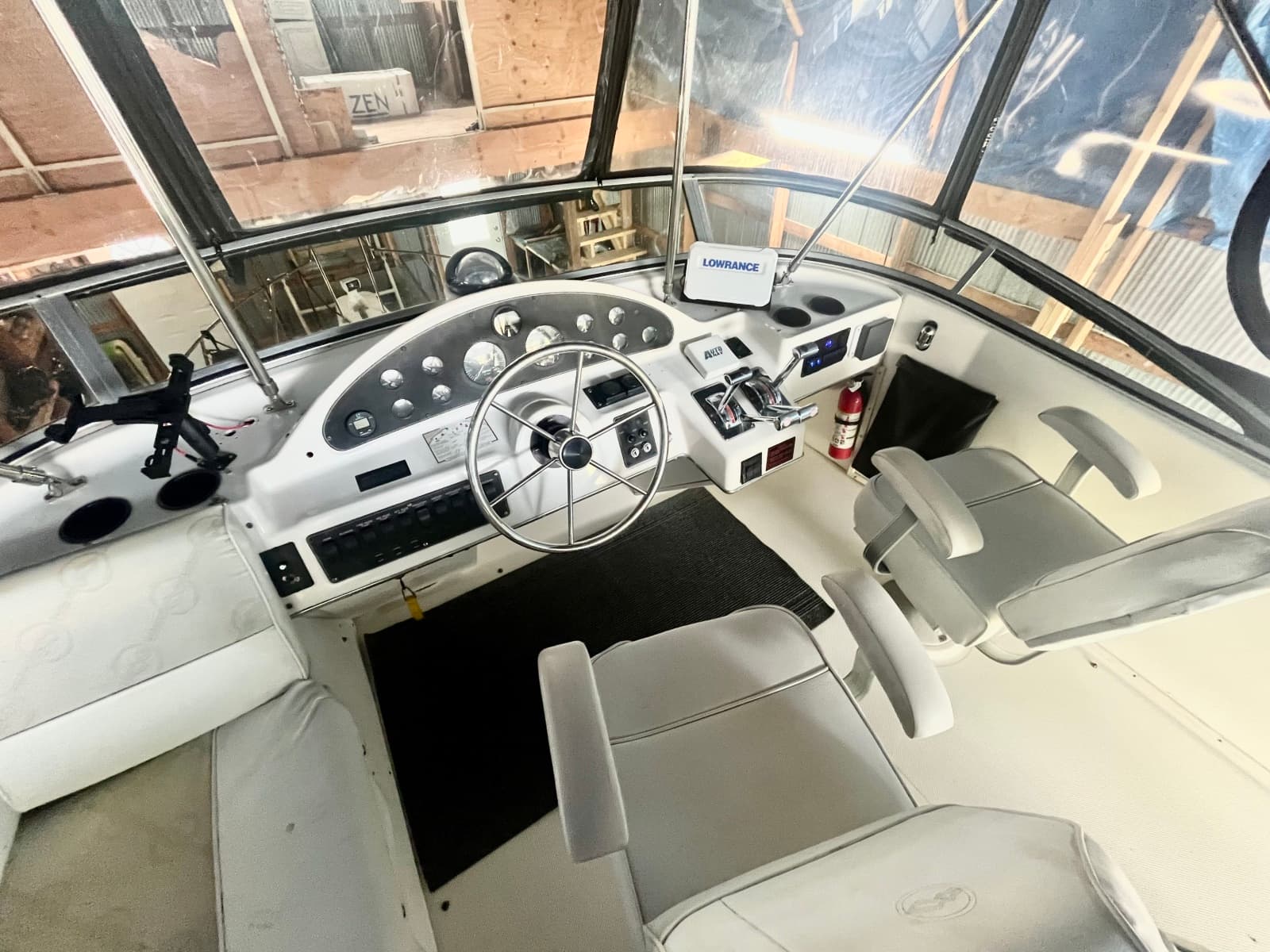 1995 Bayliner 3587 - Photo 15