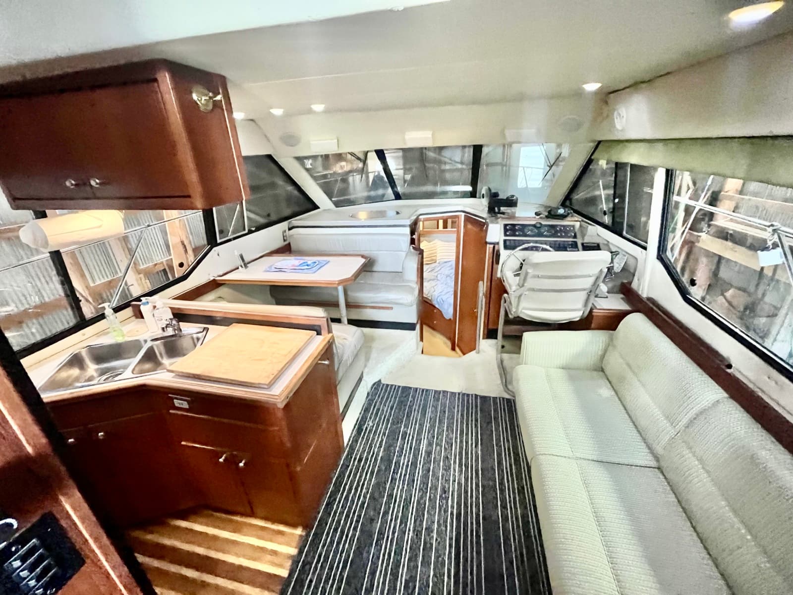 1995 Bayliner 3587 - Photo 16