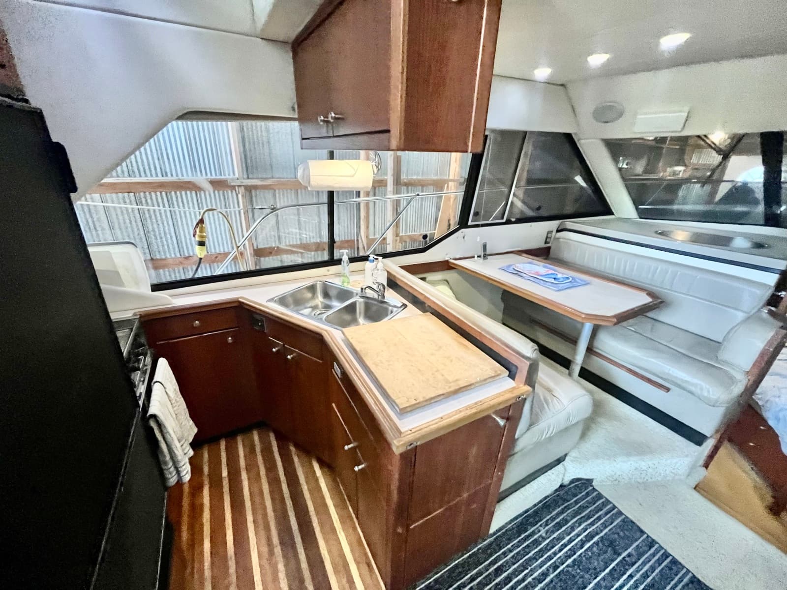 1995 Bayliner 3587 - Photo 17