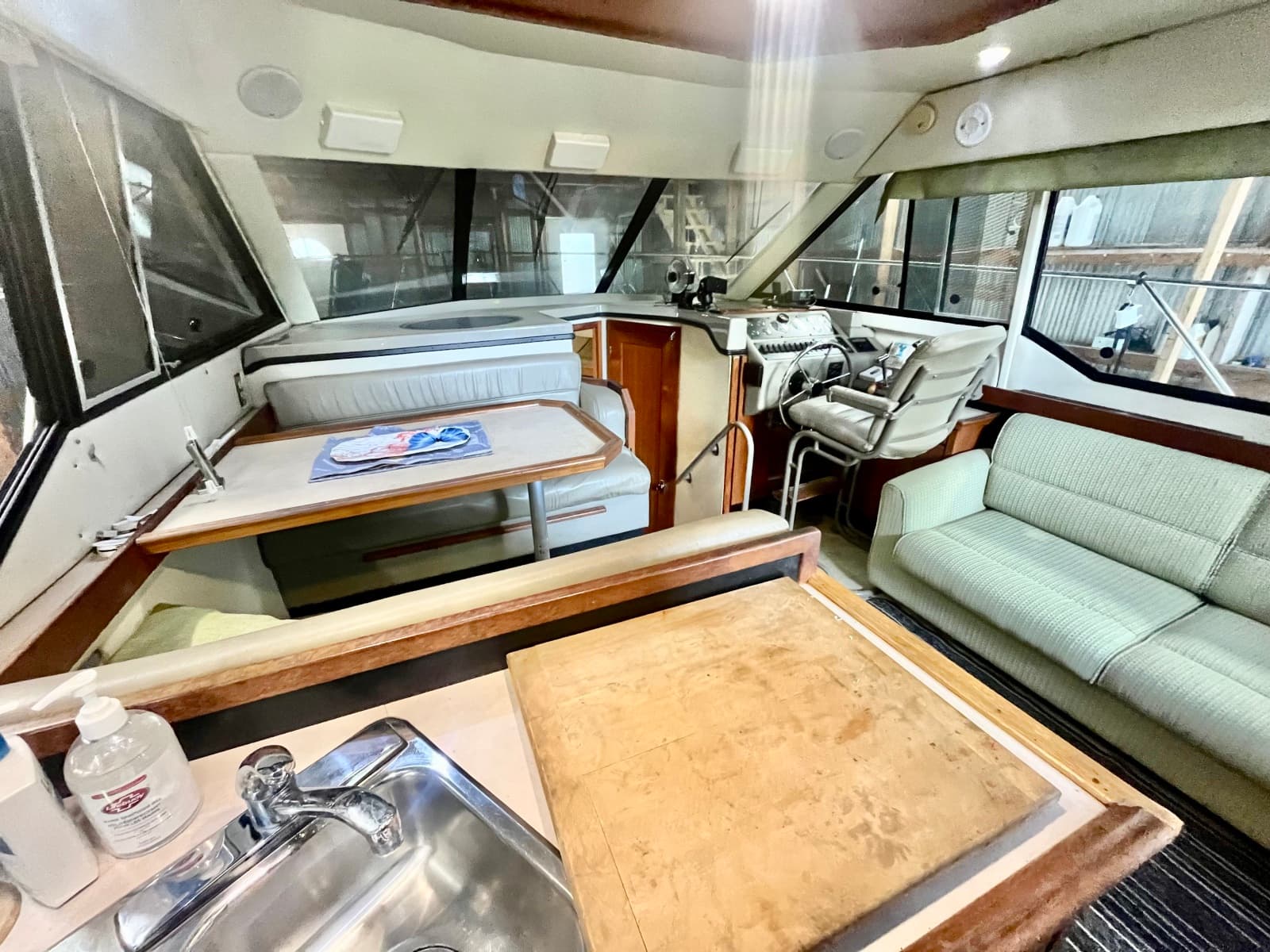 1995 Bayliner 3587 - Photo 20