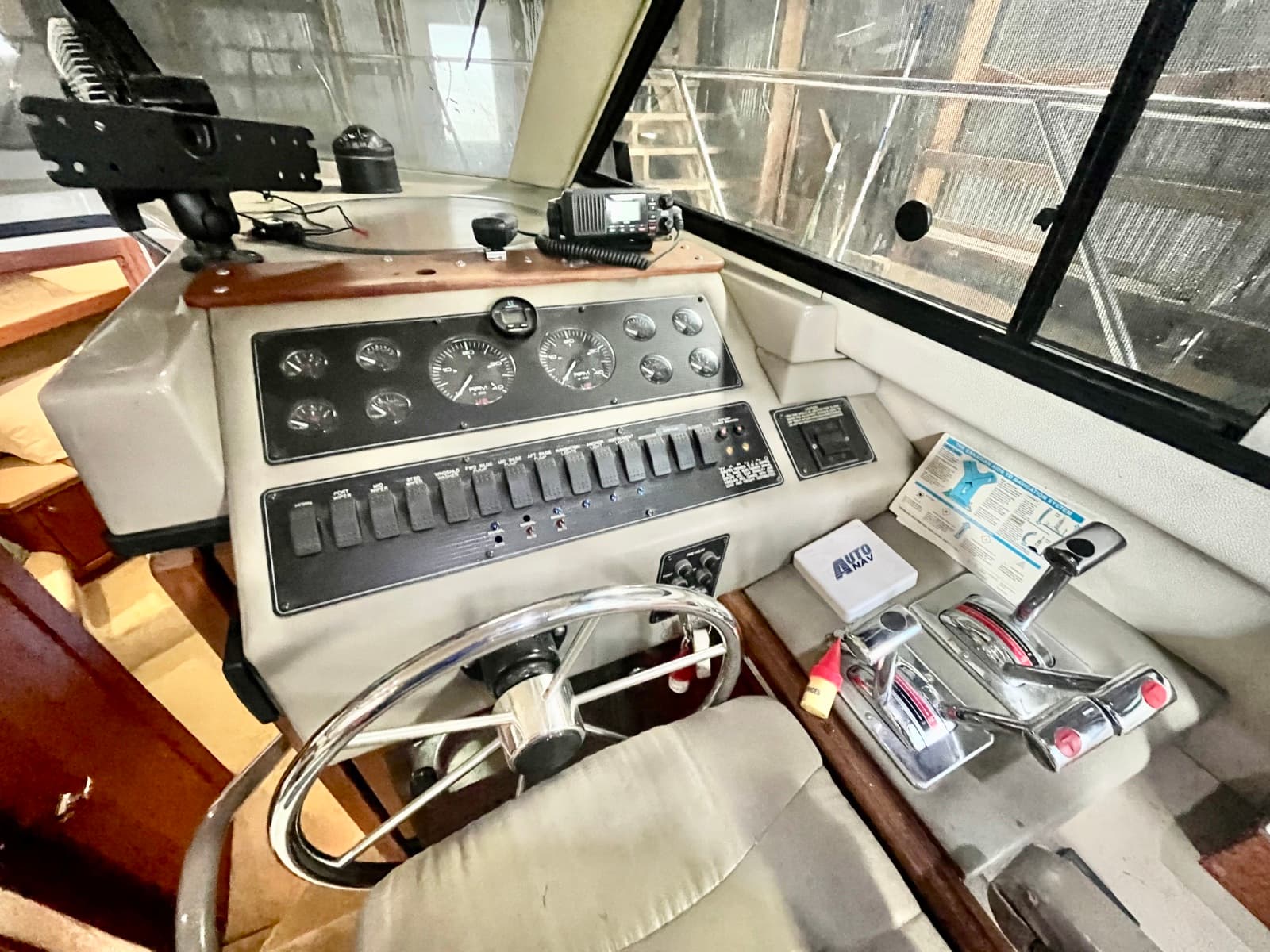1995 Bayliner 3587 - Photo 22