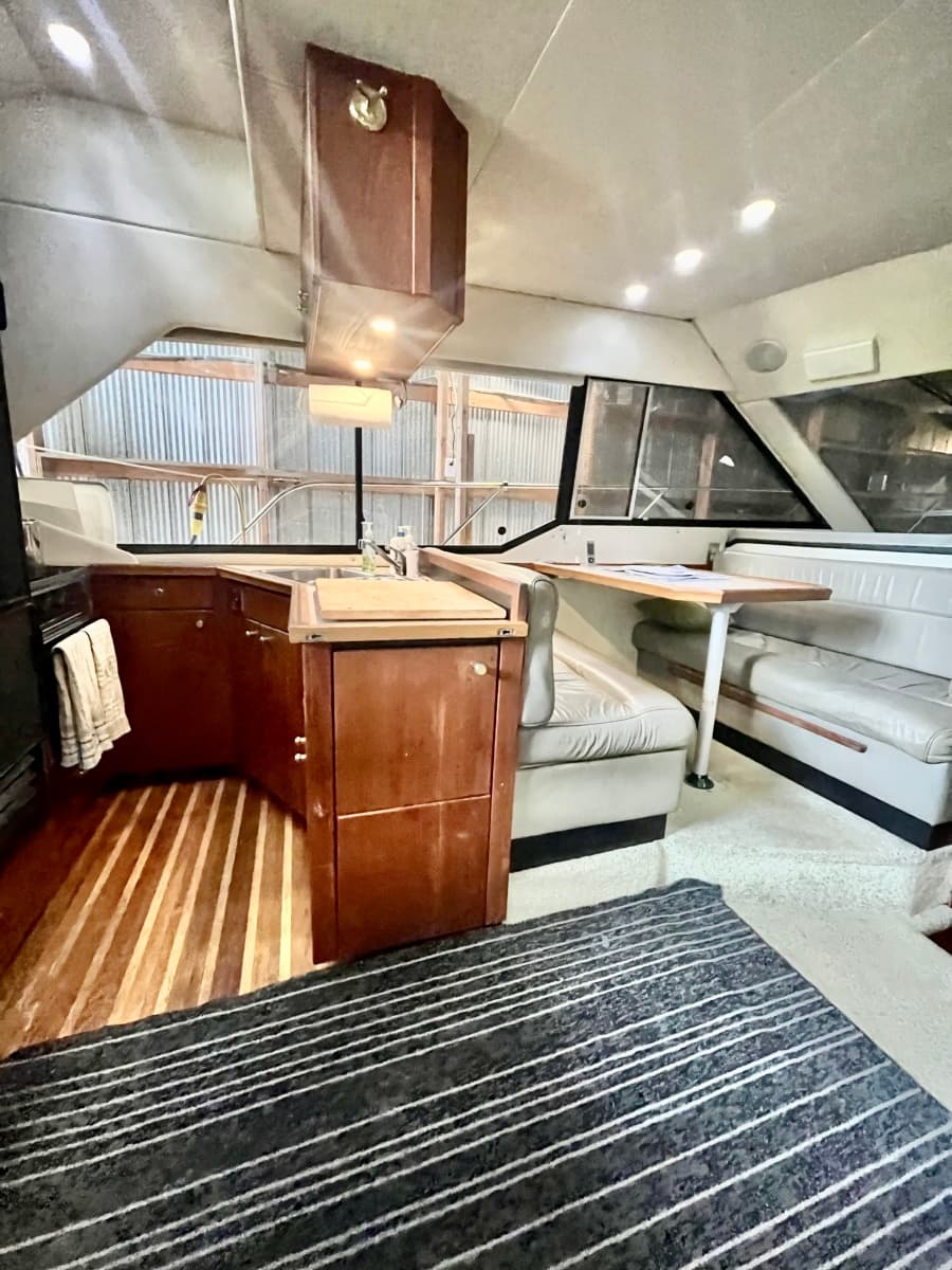 1995 Bayliner 3587 - Photo 24