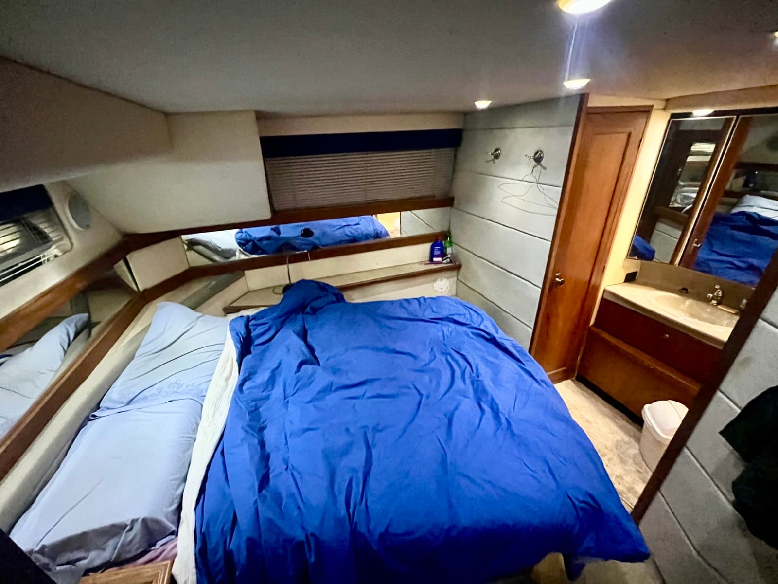 1995 Bayliner 3587 - Photo 26