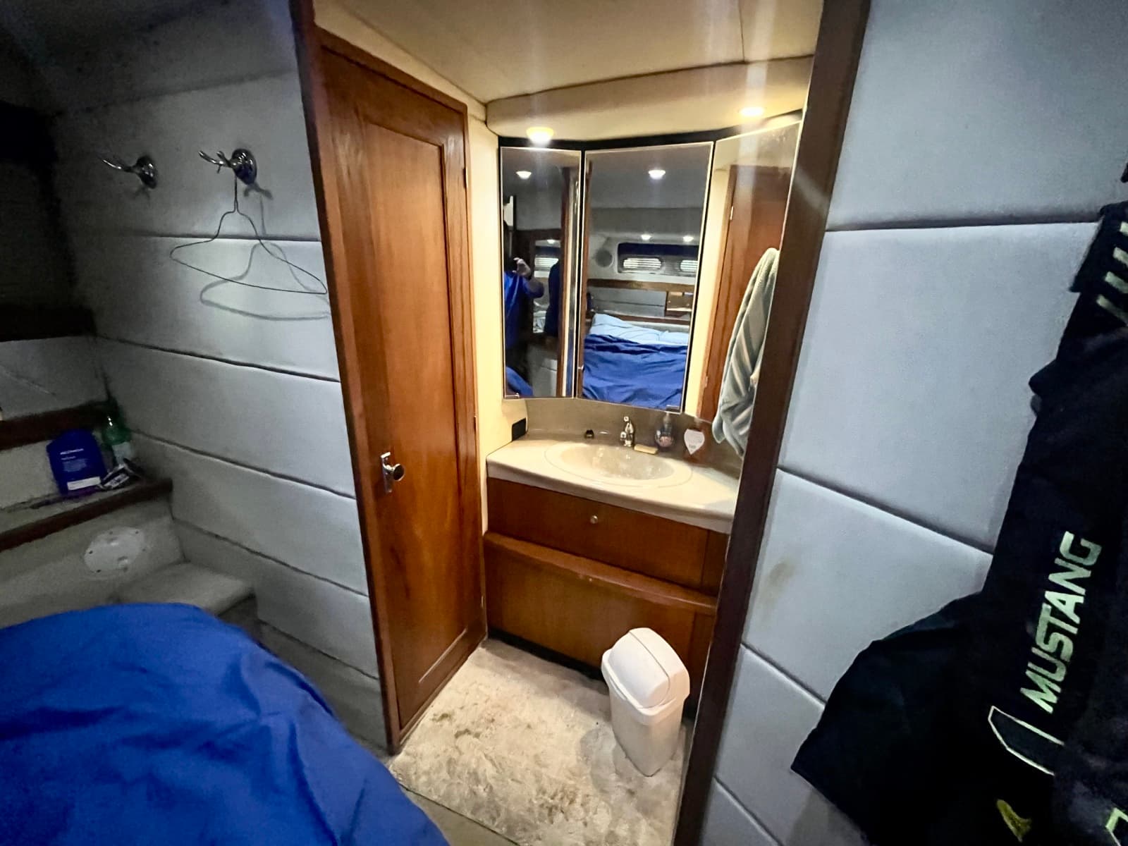 1995 Bayliner 3587 - Photo 28