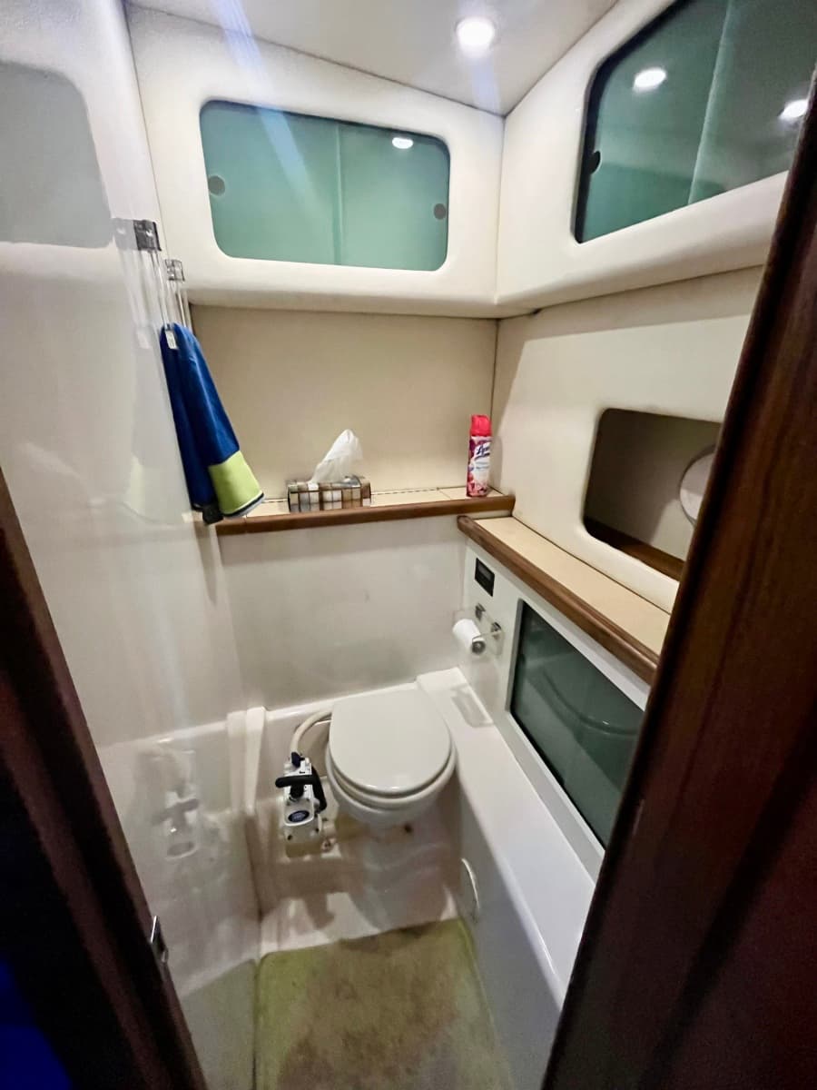 1995 Bayliner 3587 - Photo 29