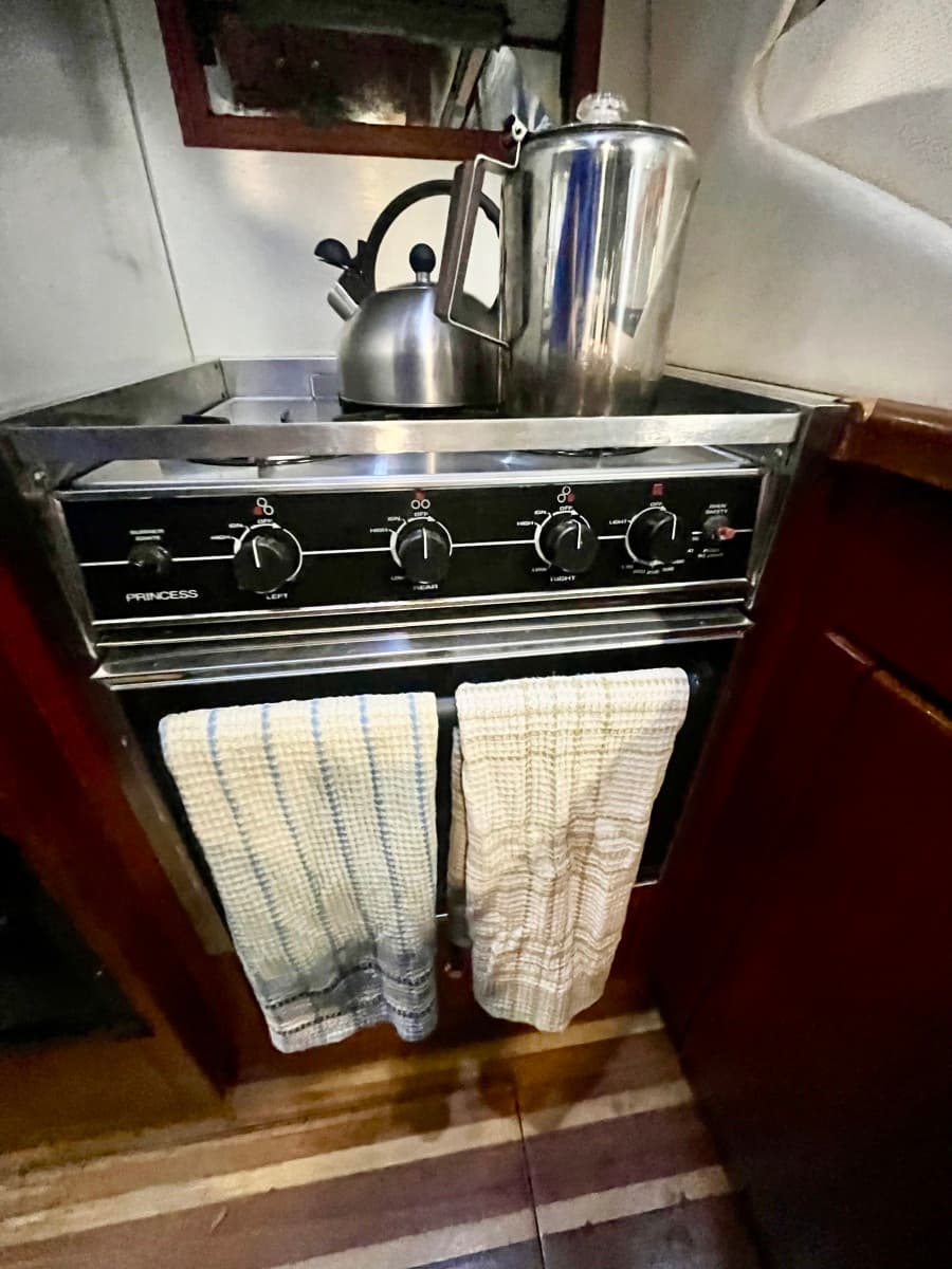 1995 Bayliner 3587 - Photo 31