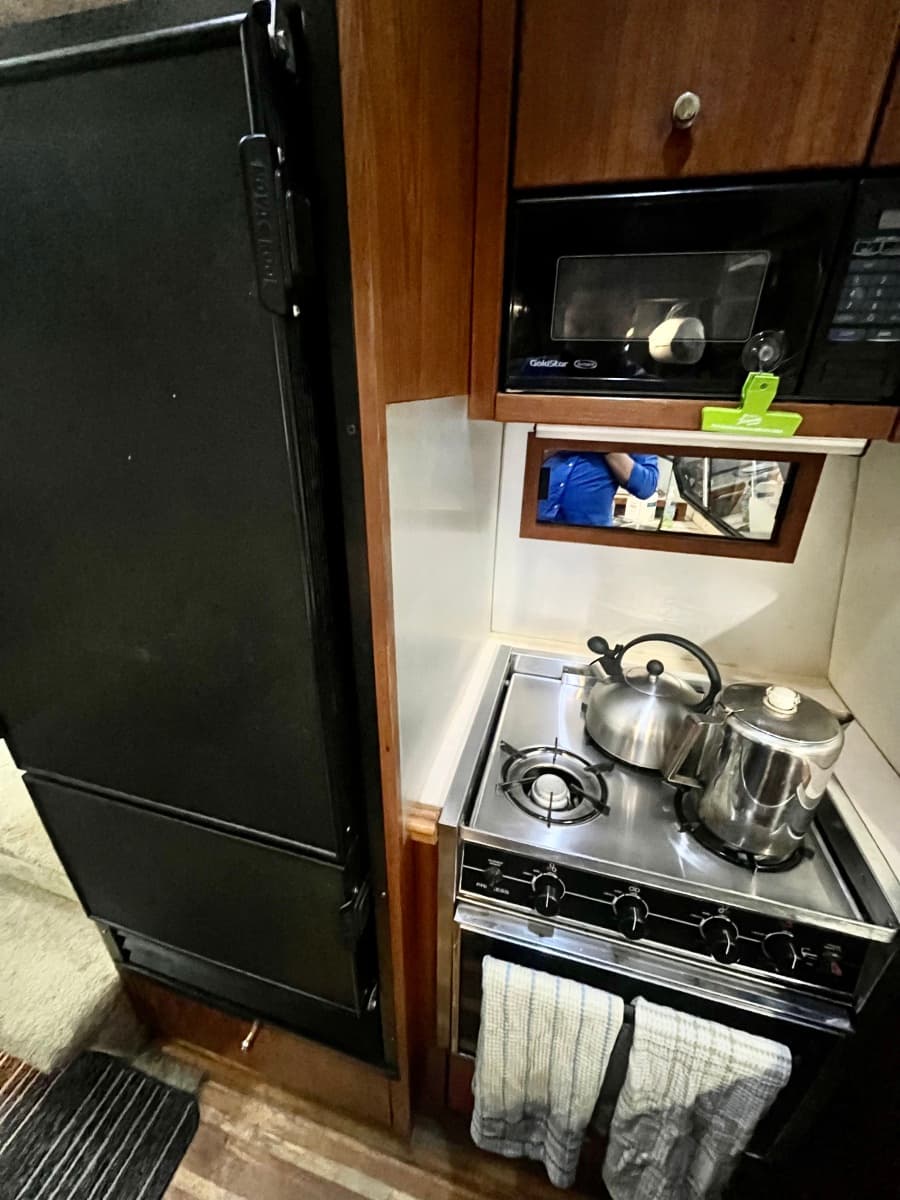 1995 Bayliner 3587 - Photo 33