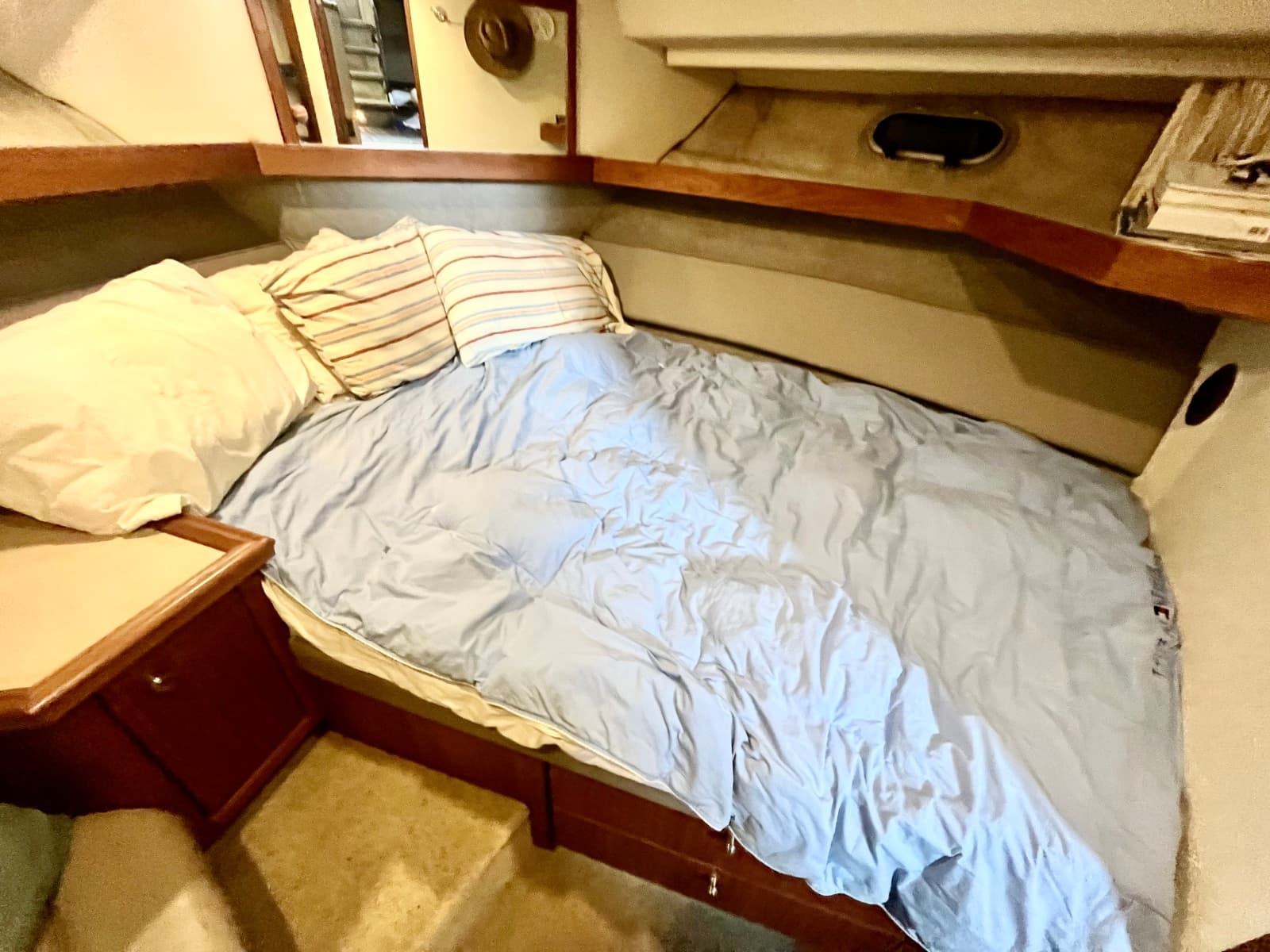 1995 Bayliner 3587 - Photo 37