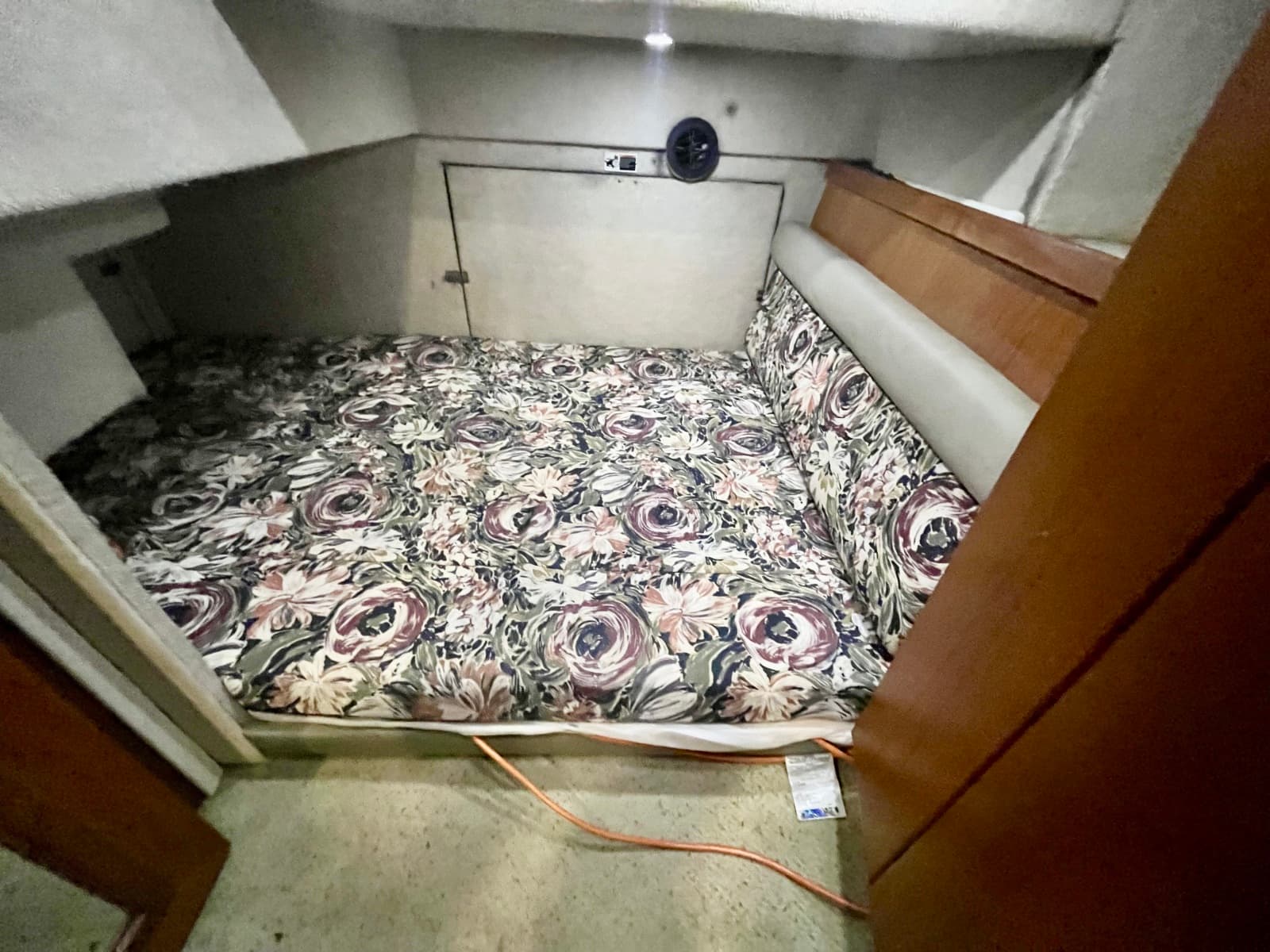 1995 Bayliner 3587 - Photo 38