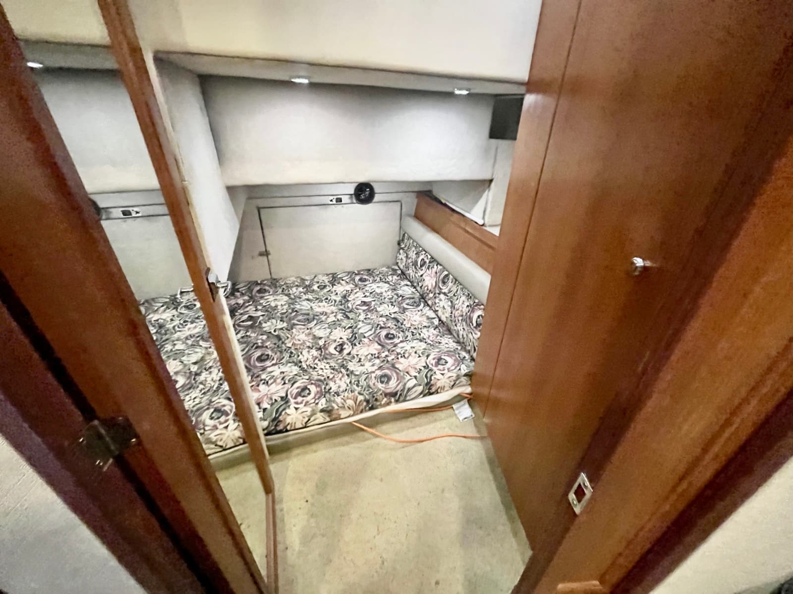 1995 Bayliner 3587 - Photo 39