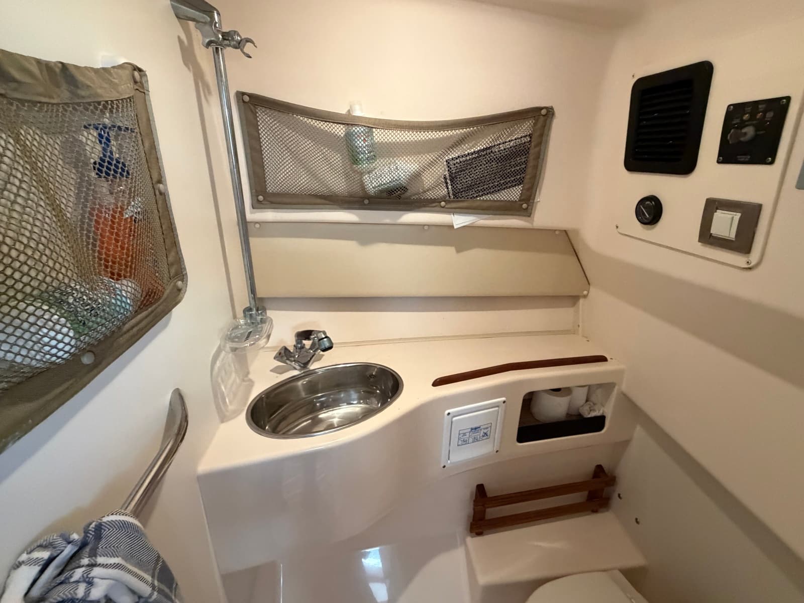 2007 Grady-White Express 305 - Photo 23