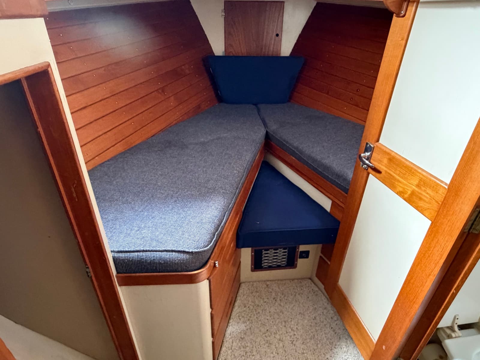 1969 Grand Banks 42 Classic - Photo 35