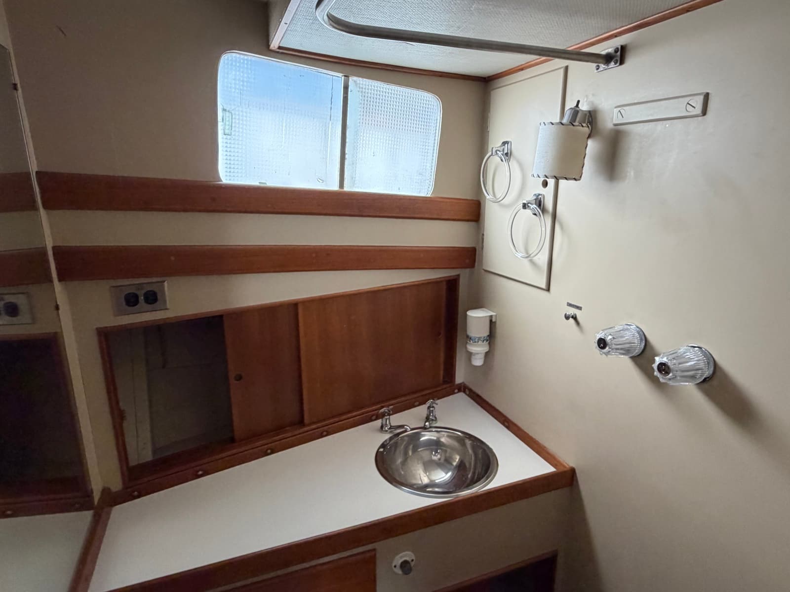 1969 Grand Banks 42 Classic - Photo 38