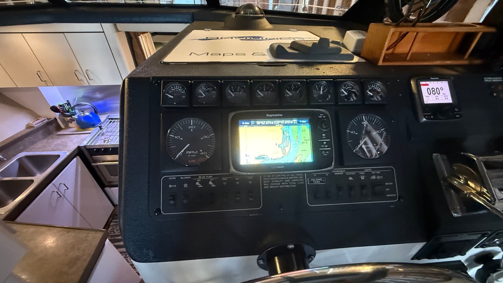 1992 Bayliner 3688 Motoryacht - Photo 40