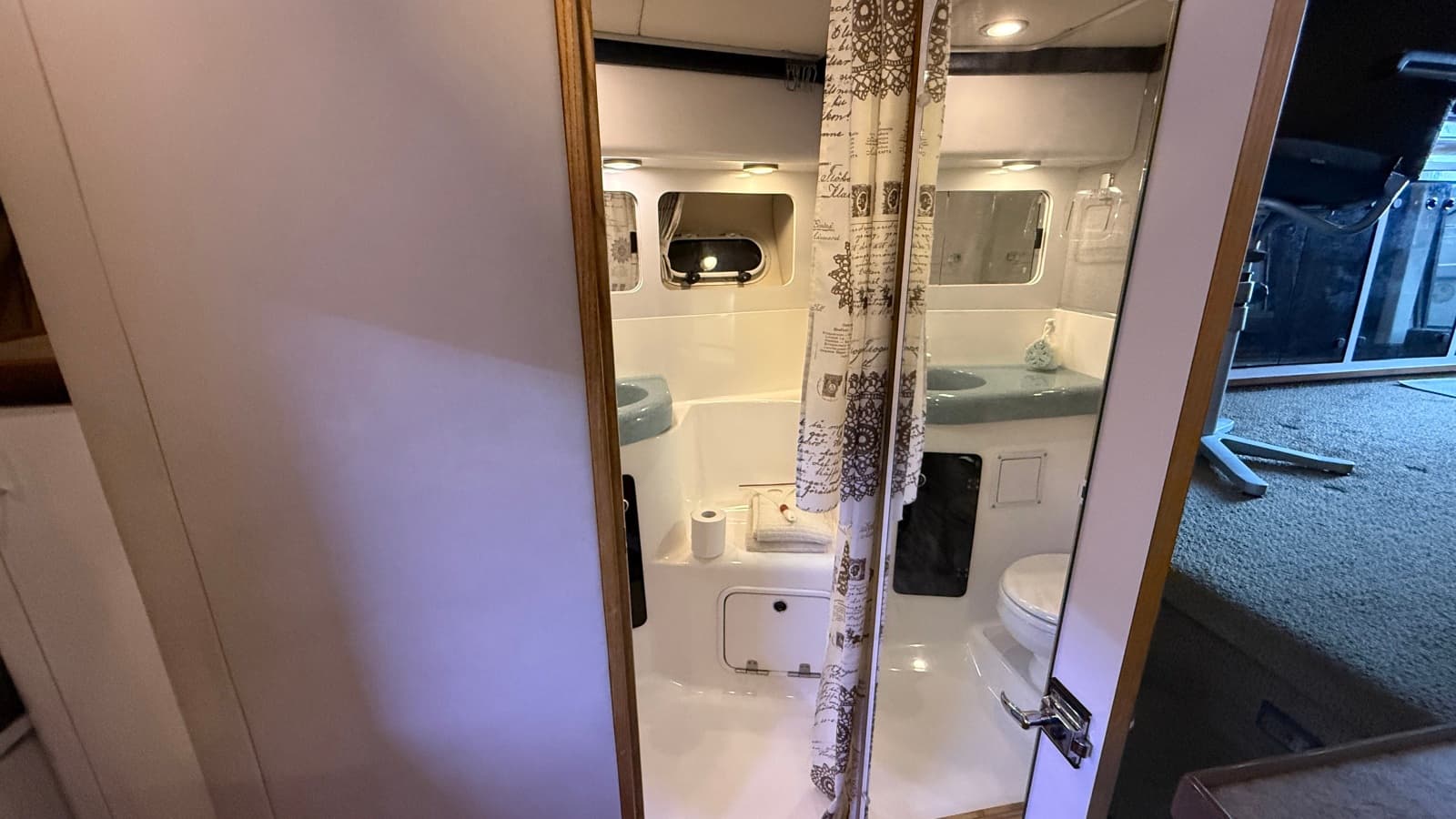 1992 Bayliner 3688 Motoryacht - Photo 47