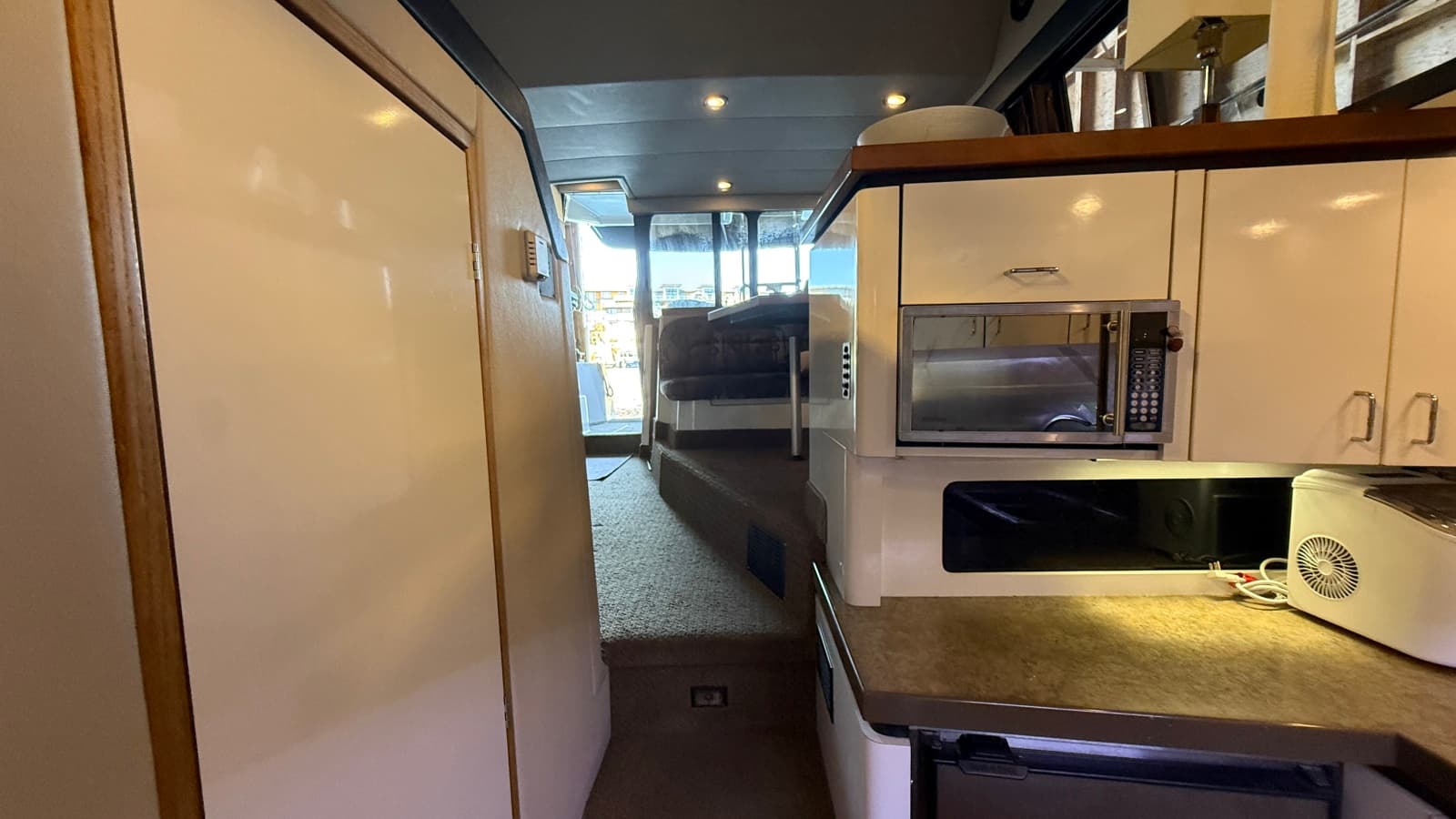 1992 Bayliner 3688 Motoryacht - Photo 57