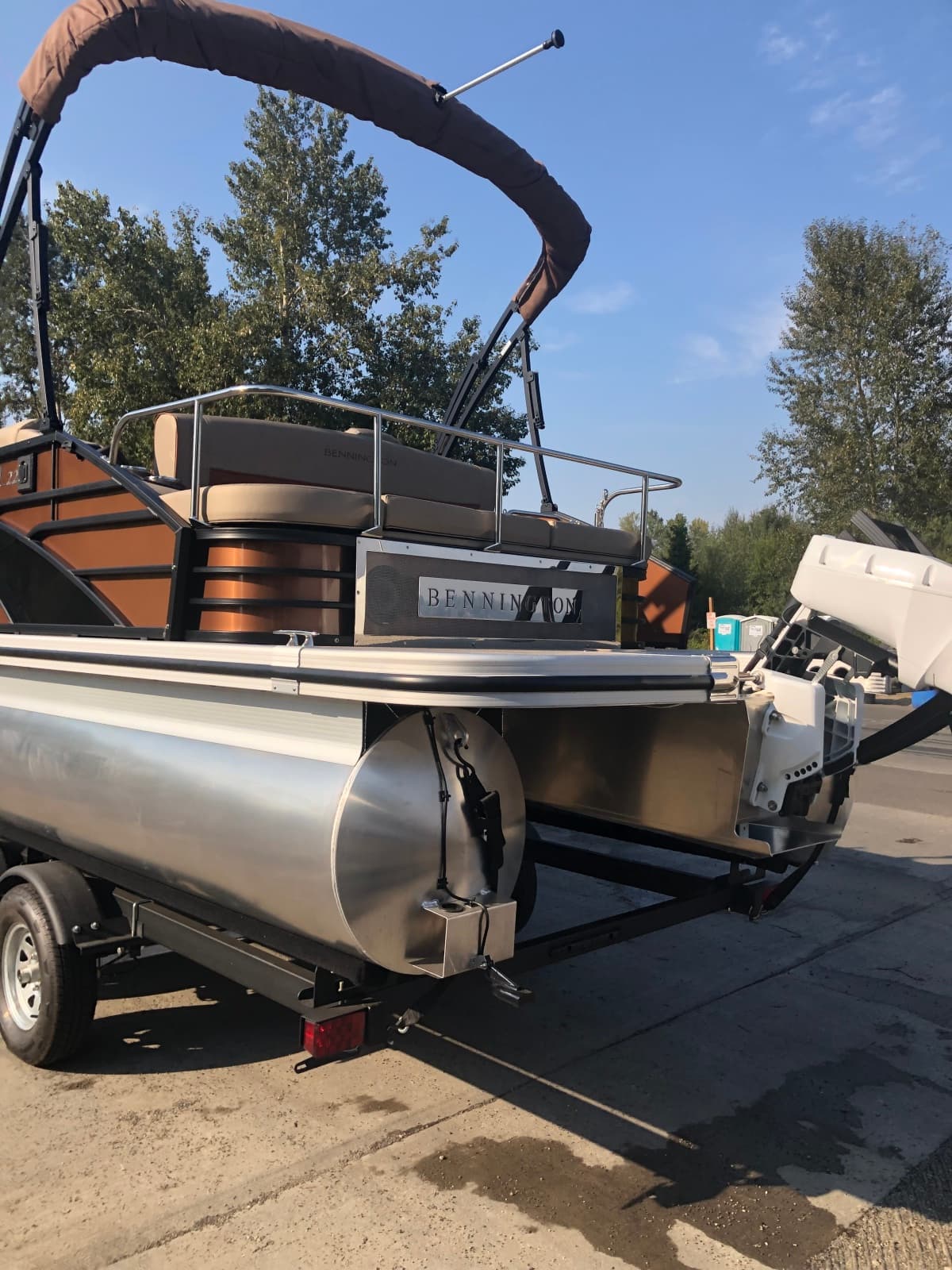 2023 Bennington 22 LSB - Photo 3