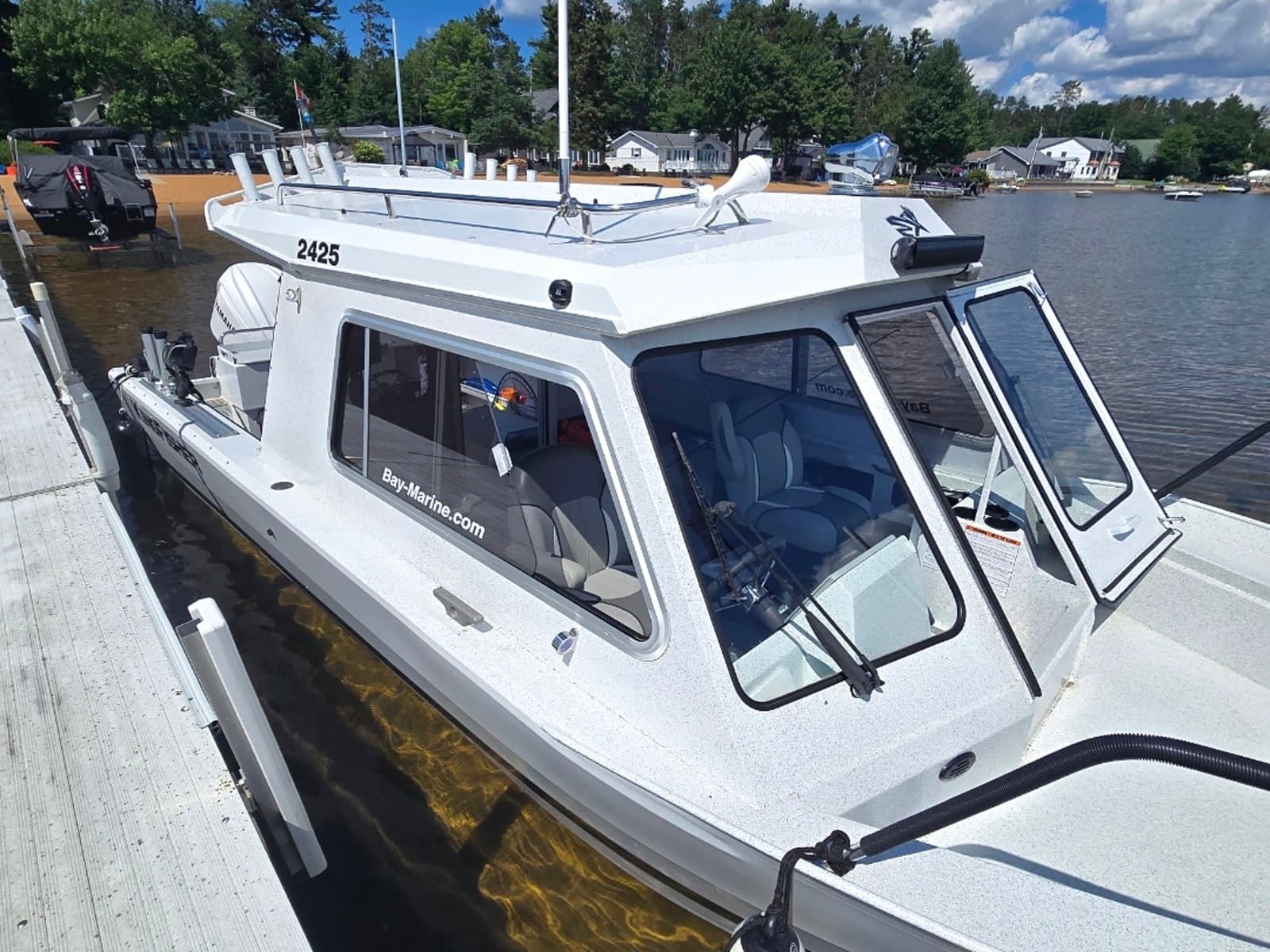 2024 KingFisher 2425 Escape HT - Photo 1
