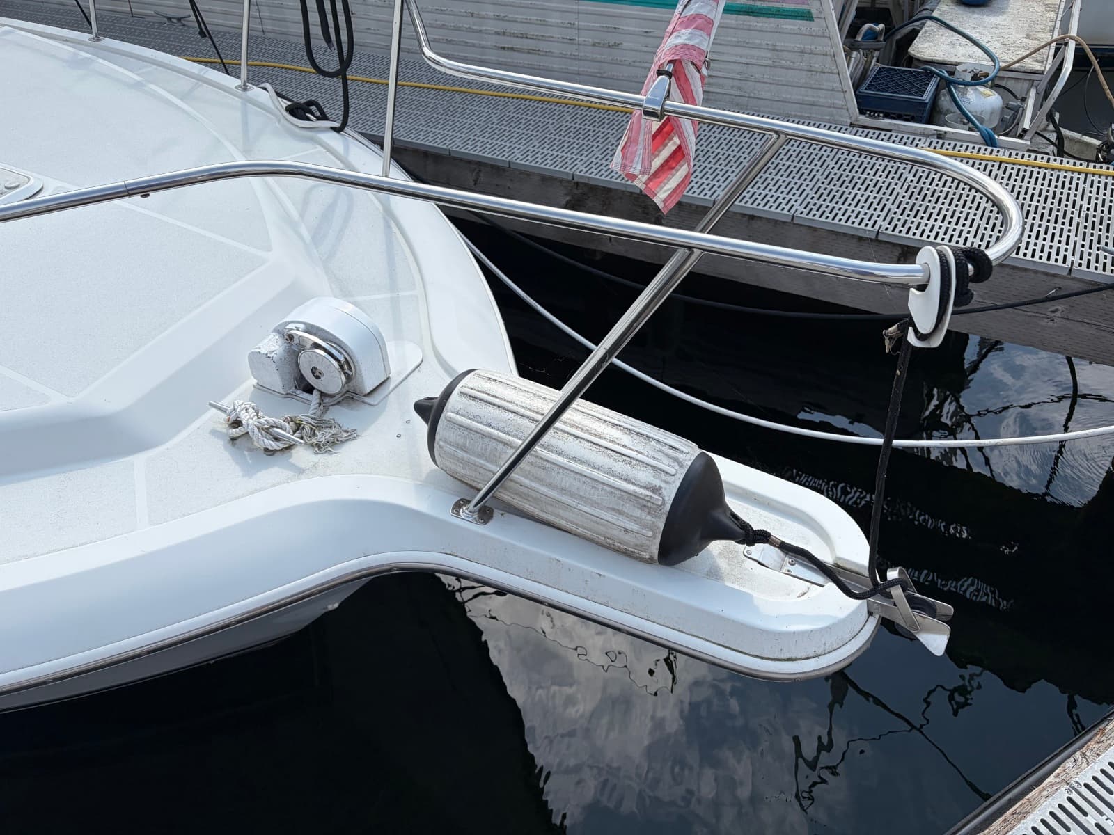 1996 Carver 325 Aft Cabin Motor Yacht - Photo 2