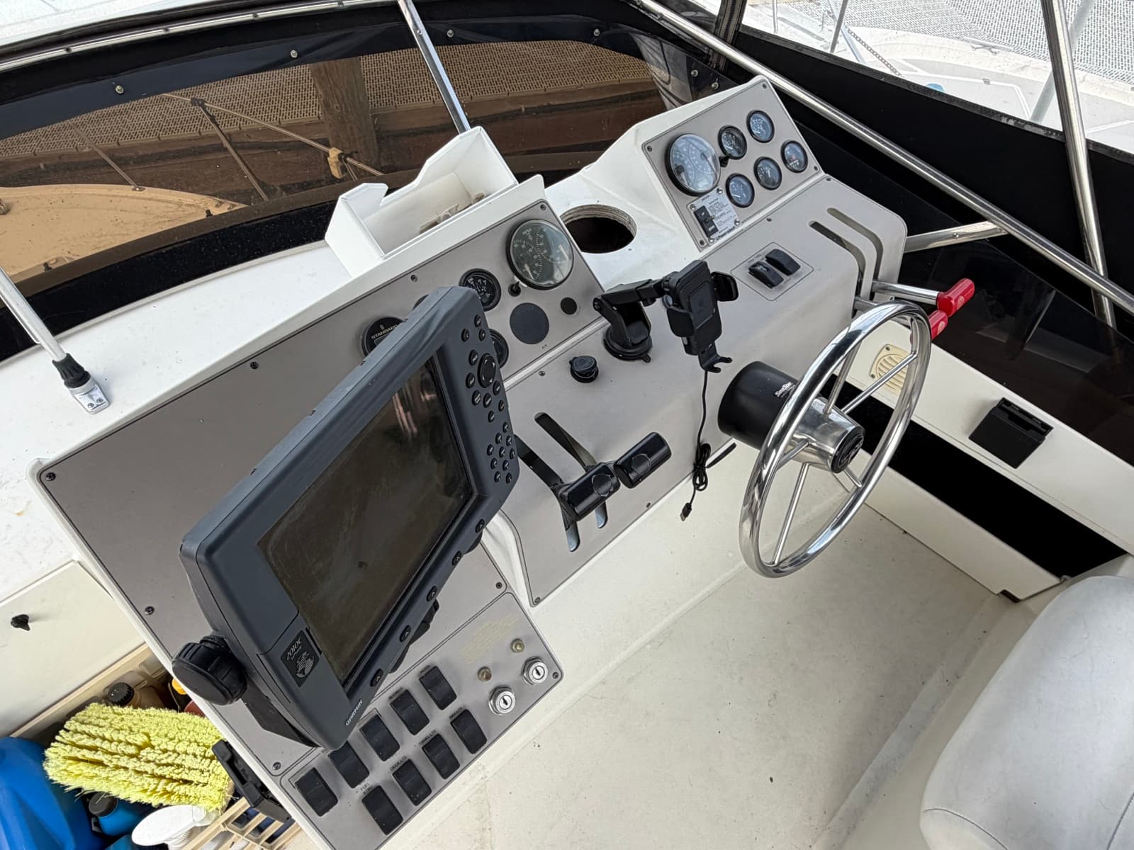 1996 Carver 325 Aft Cabin Motor Yacht - Photo 10
