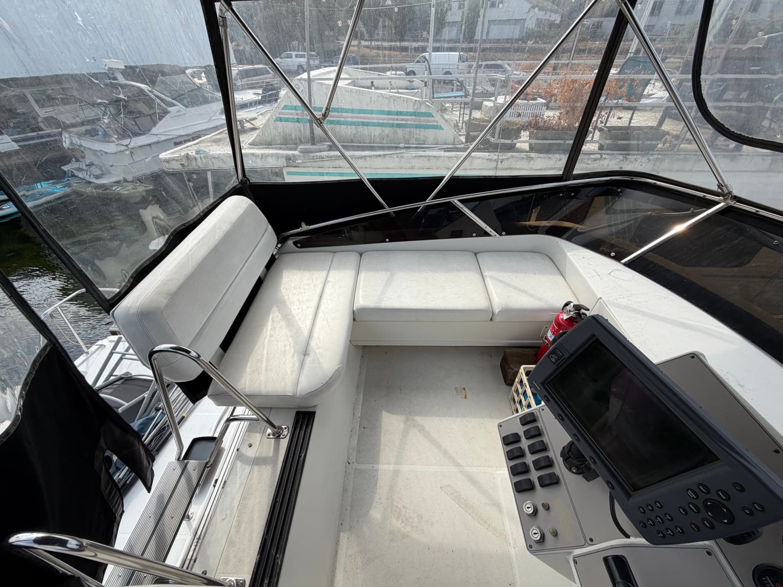 1996 Carver 325 Aft Cabin Motor Yacht - Photo 12