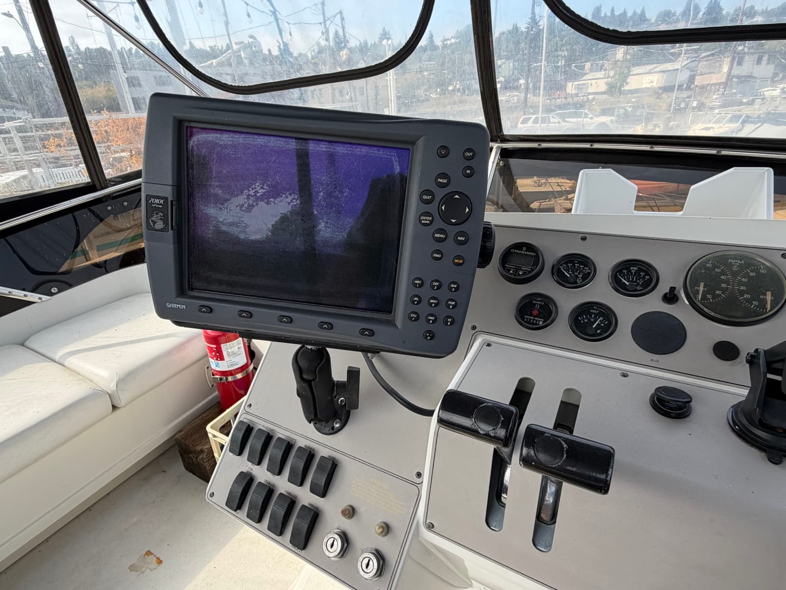 1996 Carver 325 Aft Cabin Motor Yacht - Photo 13