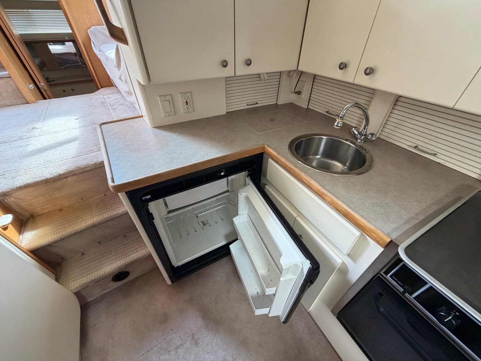 1996 Carver 325 Aft Cabin Motor Yacht - Photo 16