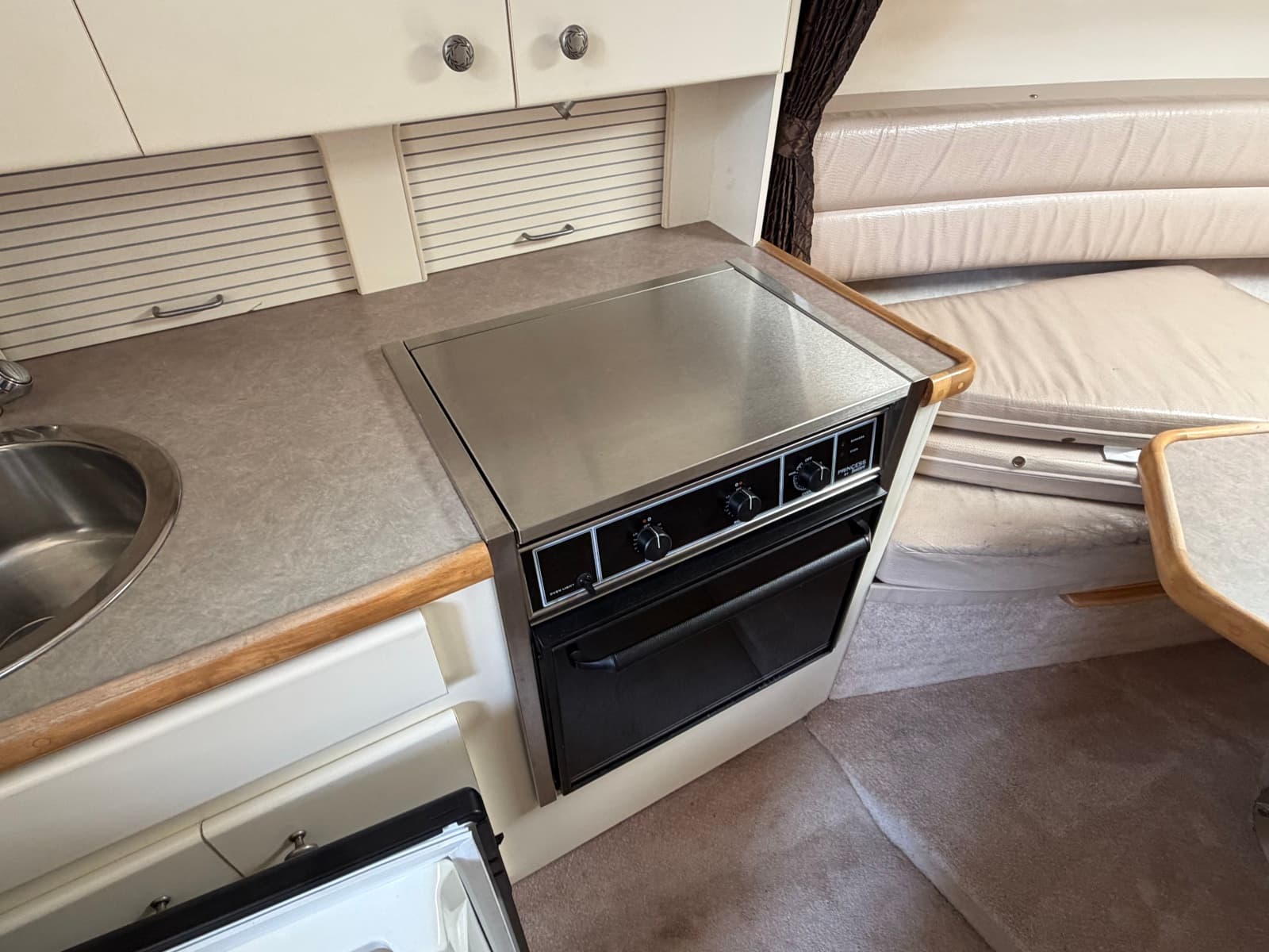 1996 Carver 325 Aft Cabin Motor Yacht - Photo 17