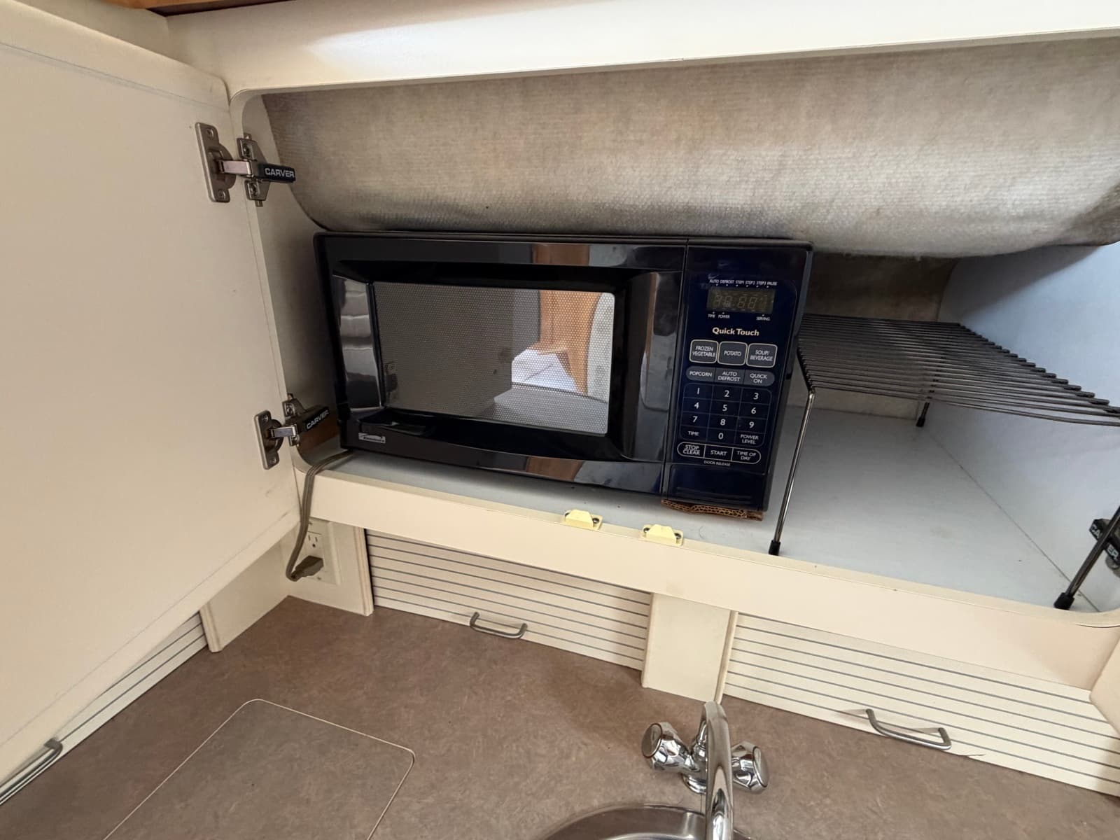 1996 Carver 325 Aft Cabin Motor Yacht - Photo 22