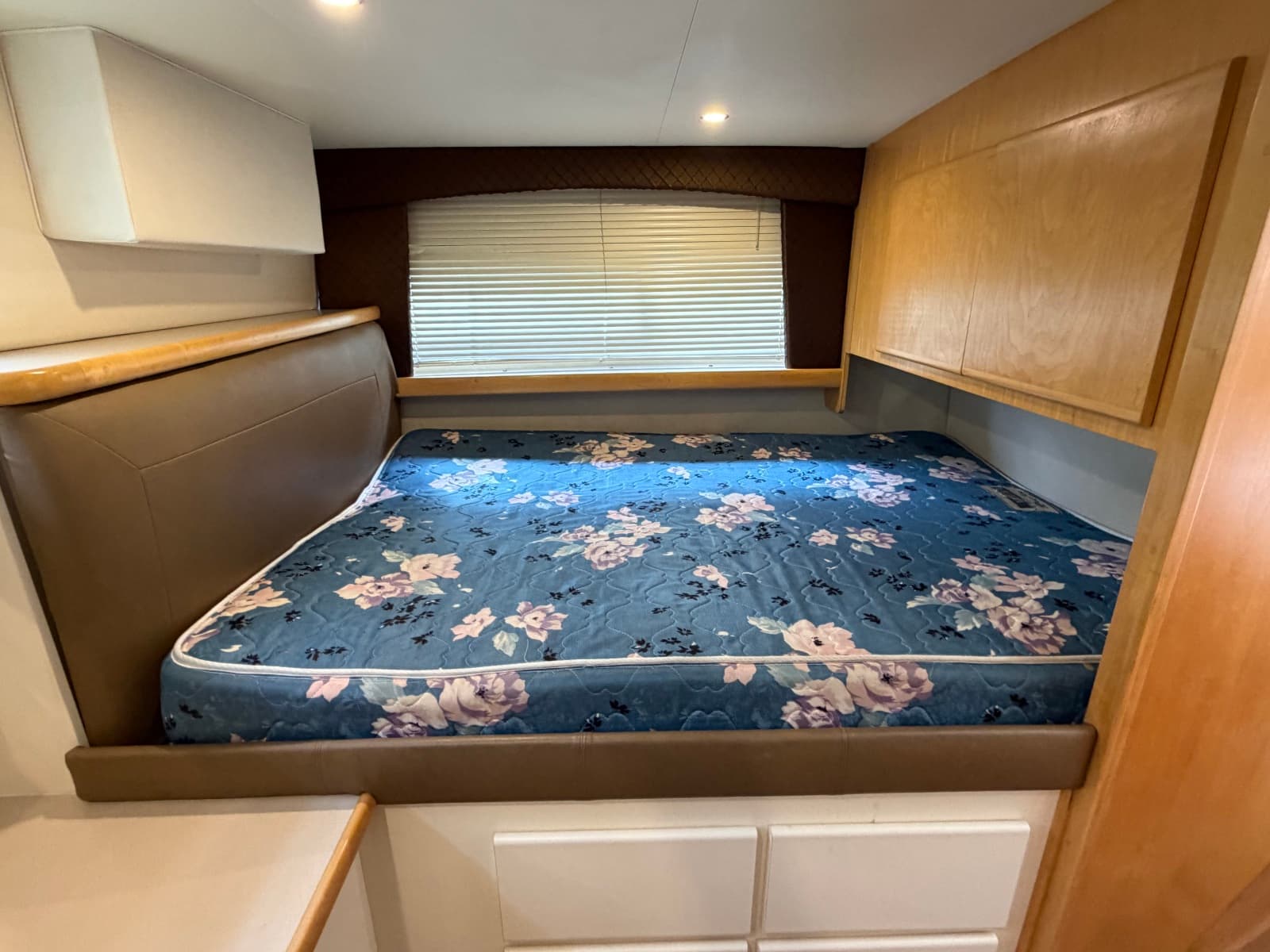 1996 Carver 325 Aft Cabin Motor Yacht - Photo 31