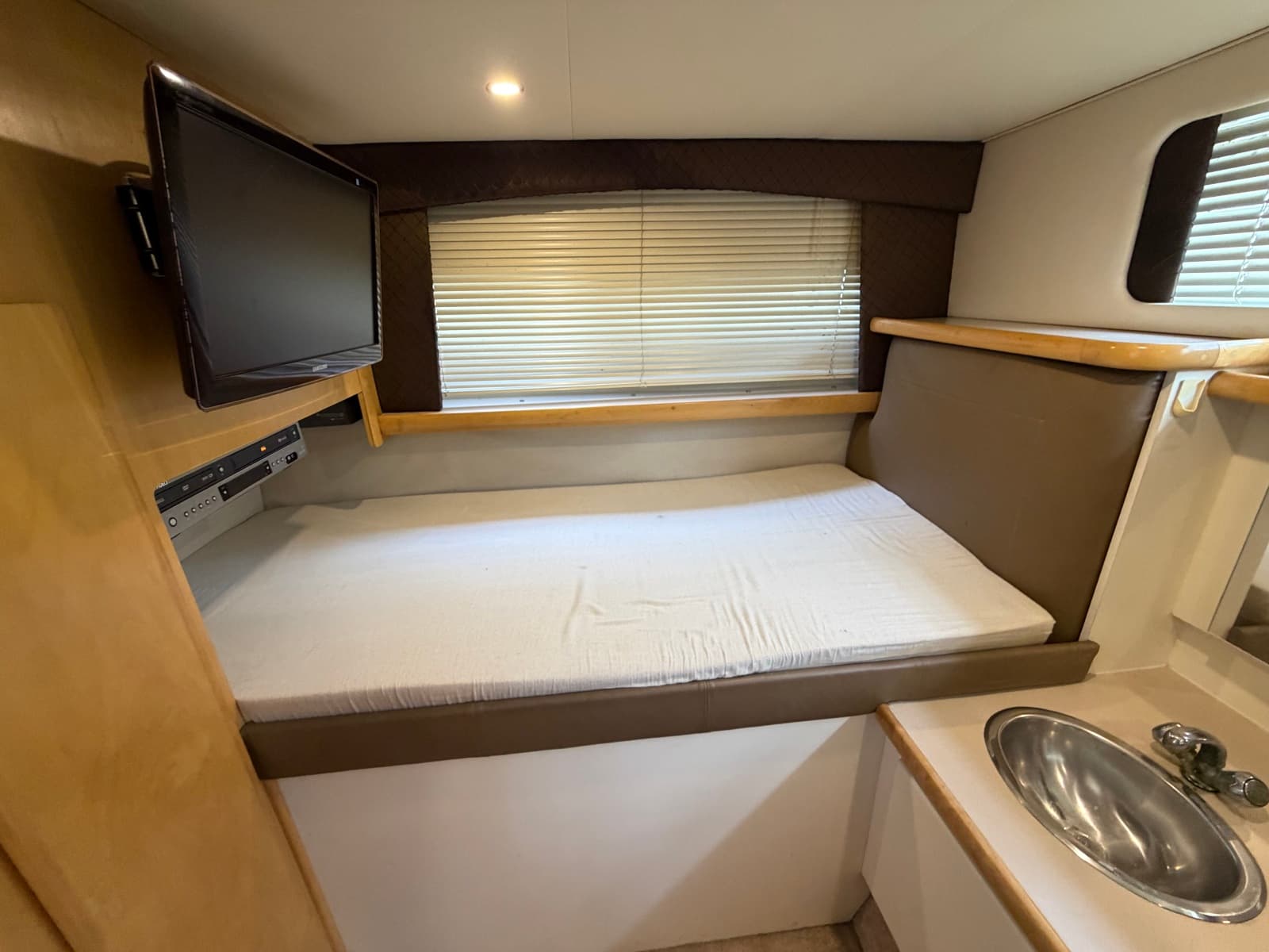 1996 Carver 325 Aft Cabin Motor Yacht - Photo 32